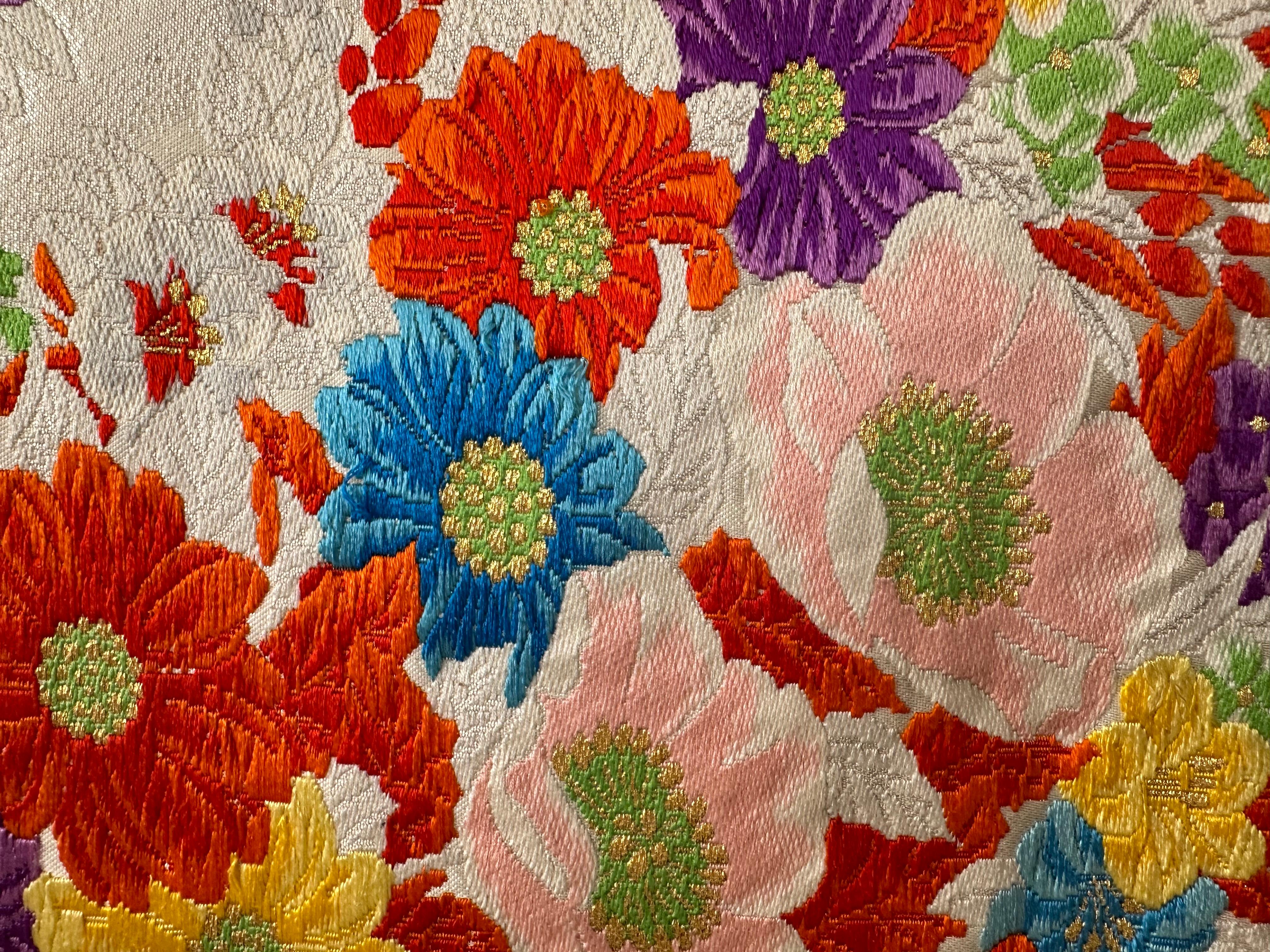 Obi kimono japonais vintage « Rainbow Blossoms » par Kimono-Couture, textile de soie en vente 1
