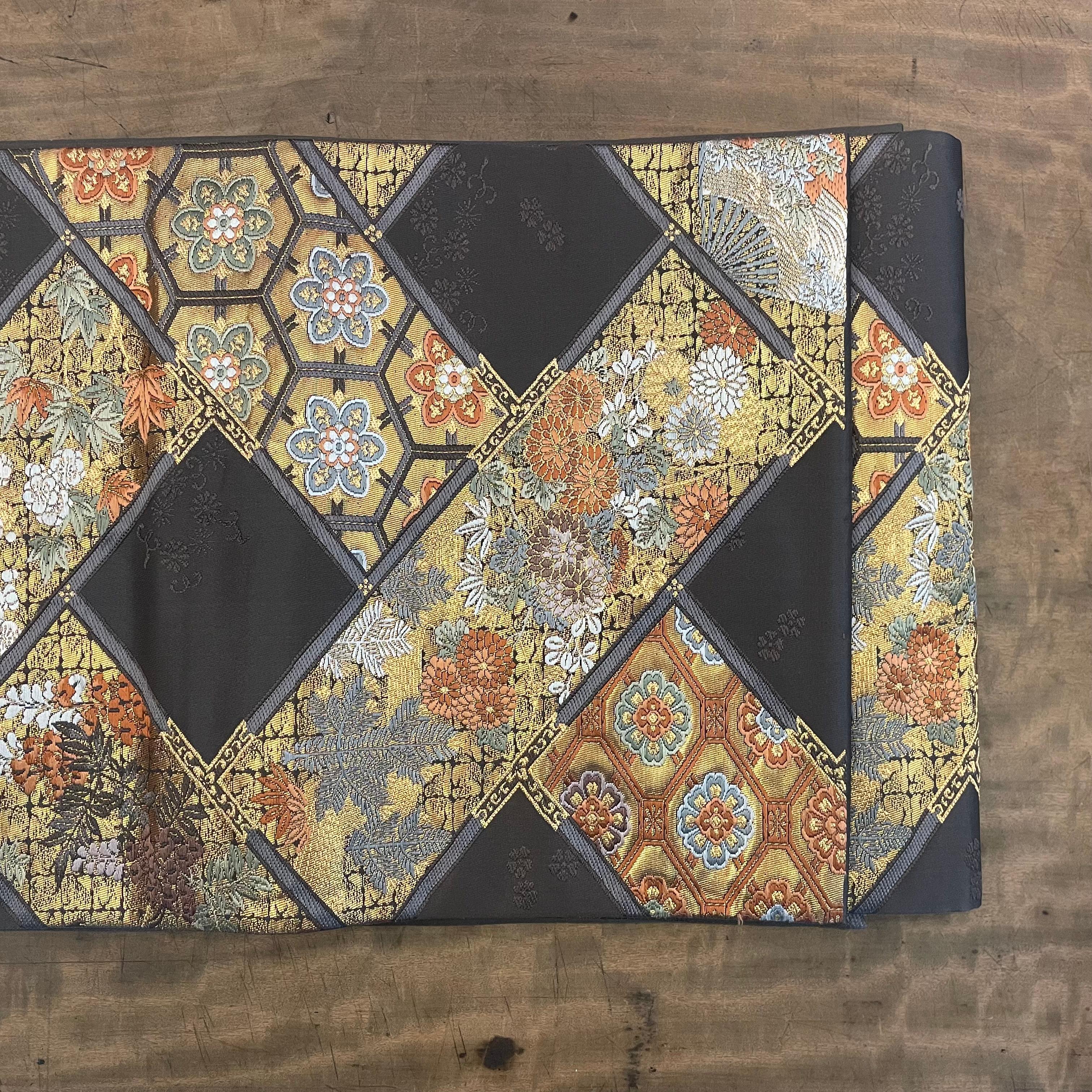 Japanischer Vintage Kimono Seidengürtel Obi Dunkelbraun und Gold Blumen 1960s (Showa) im Angebot