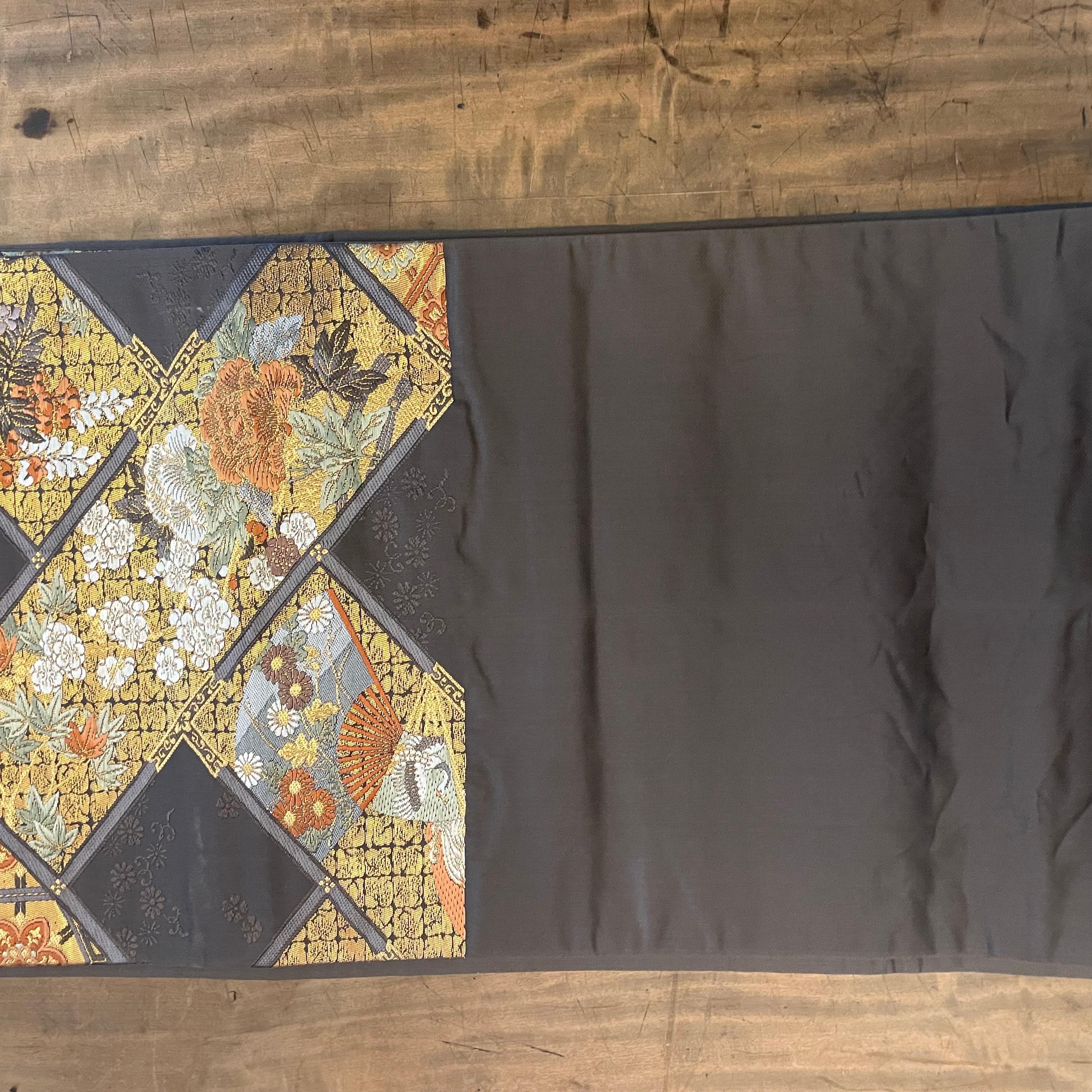 Japanischer Vintage Kimono Seidengürtel Obi Dunkelbraun und Gold Blumen 1960s im Zustand „Gut“ im Angebot in Paris, FR