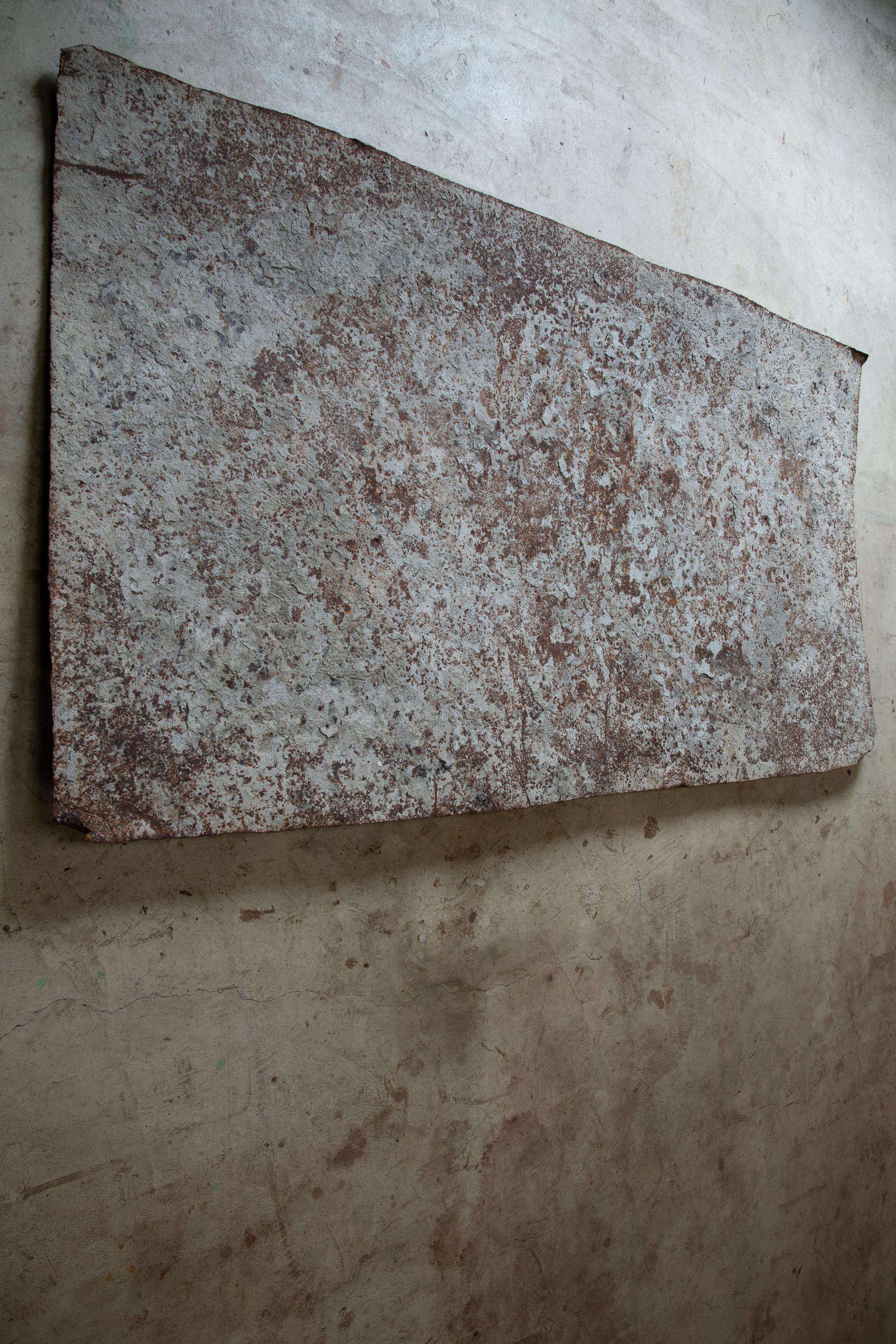 Vintage Industrial rusty iron wall decor - this large size iron plate had been used to mix the mortar on it for long time, naturally covered with rust by age.
Can be displayed on either side.

Thickness of the plate : 0.78 in (2mm)

***

We're