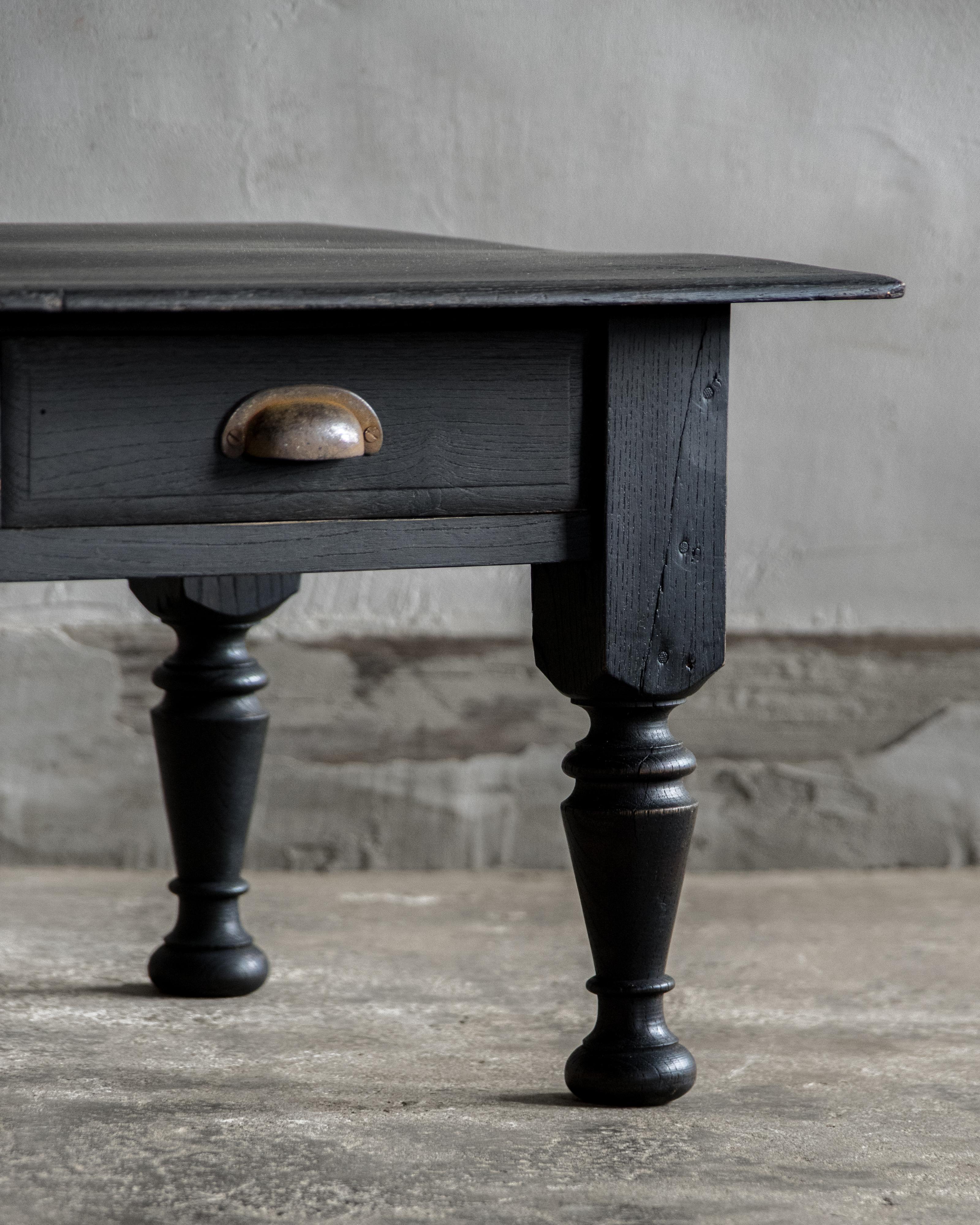 Japanischer Vintage-Tisch (Fuzukue), schwarzes Finish, frühe Showa-Periode (1926-) (20. Jahrhundert) im Angebot