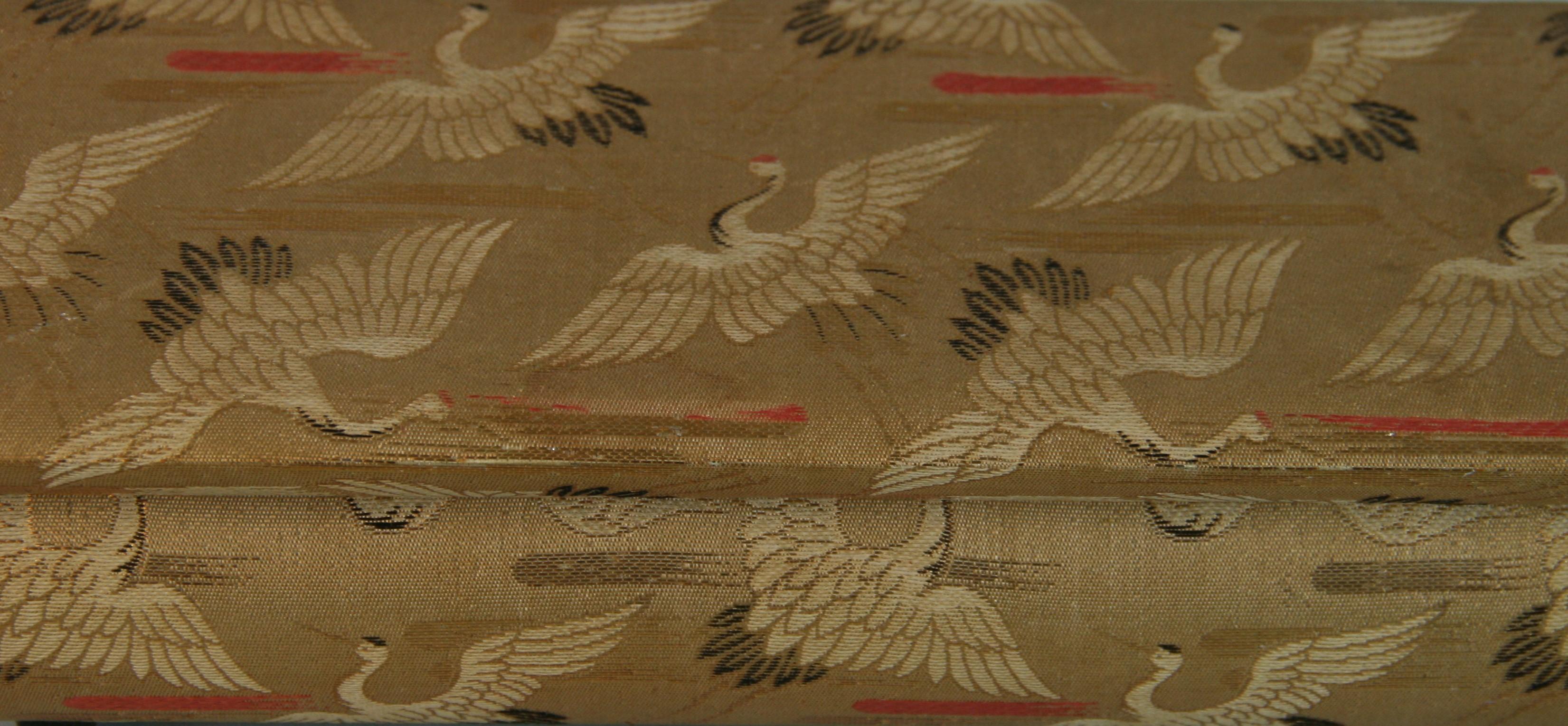 Caja de música/joyería con cubierta de seda vintage japonesa Años 50 Asiático en venta