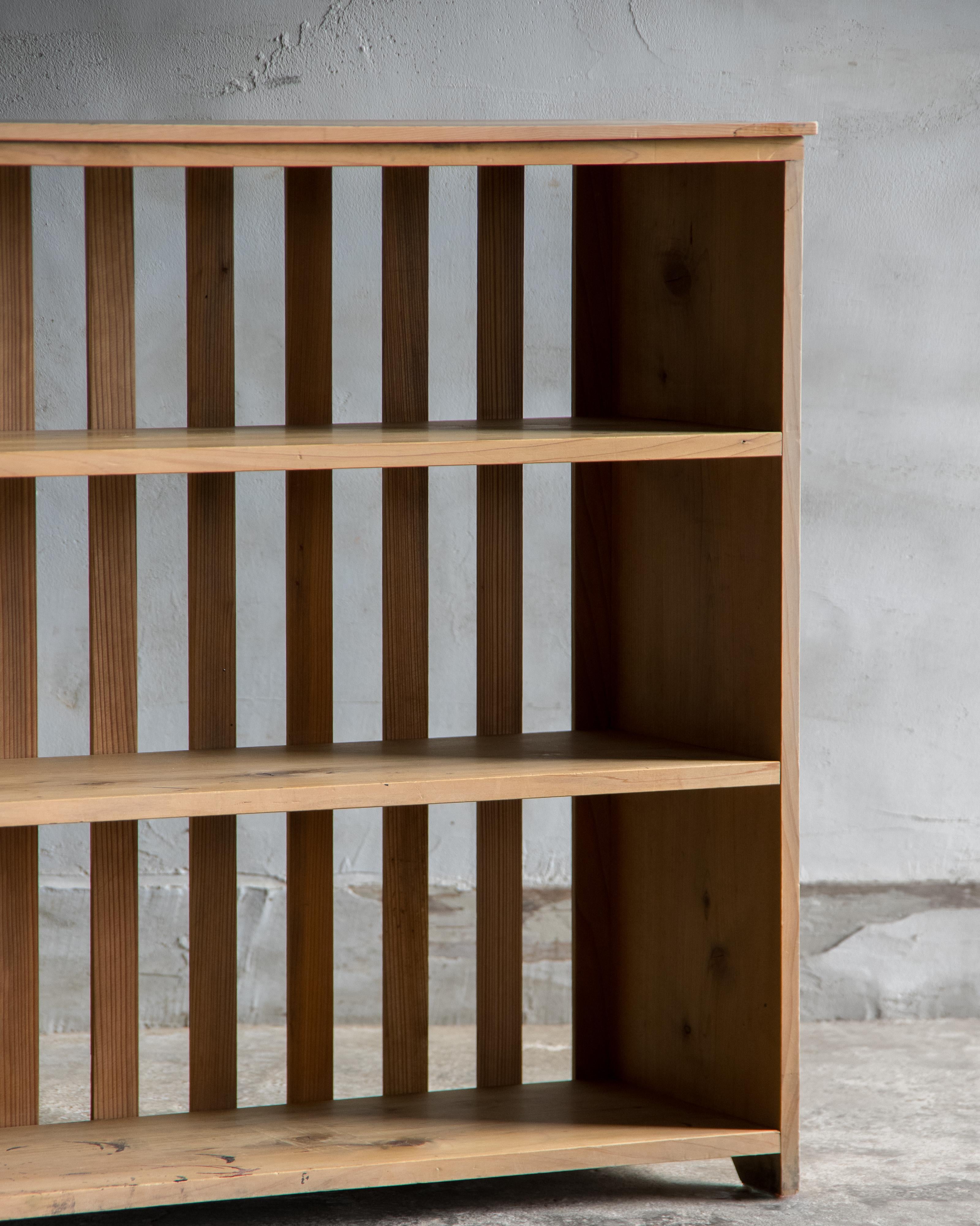 Etagère japonaise vintage à lattes en hinoki, début de la période Showa '1926-'. en vente 2