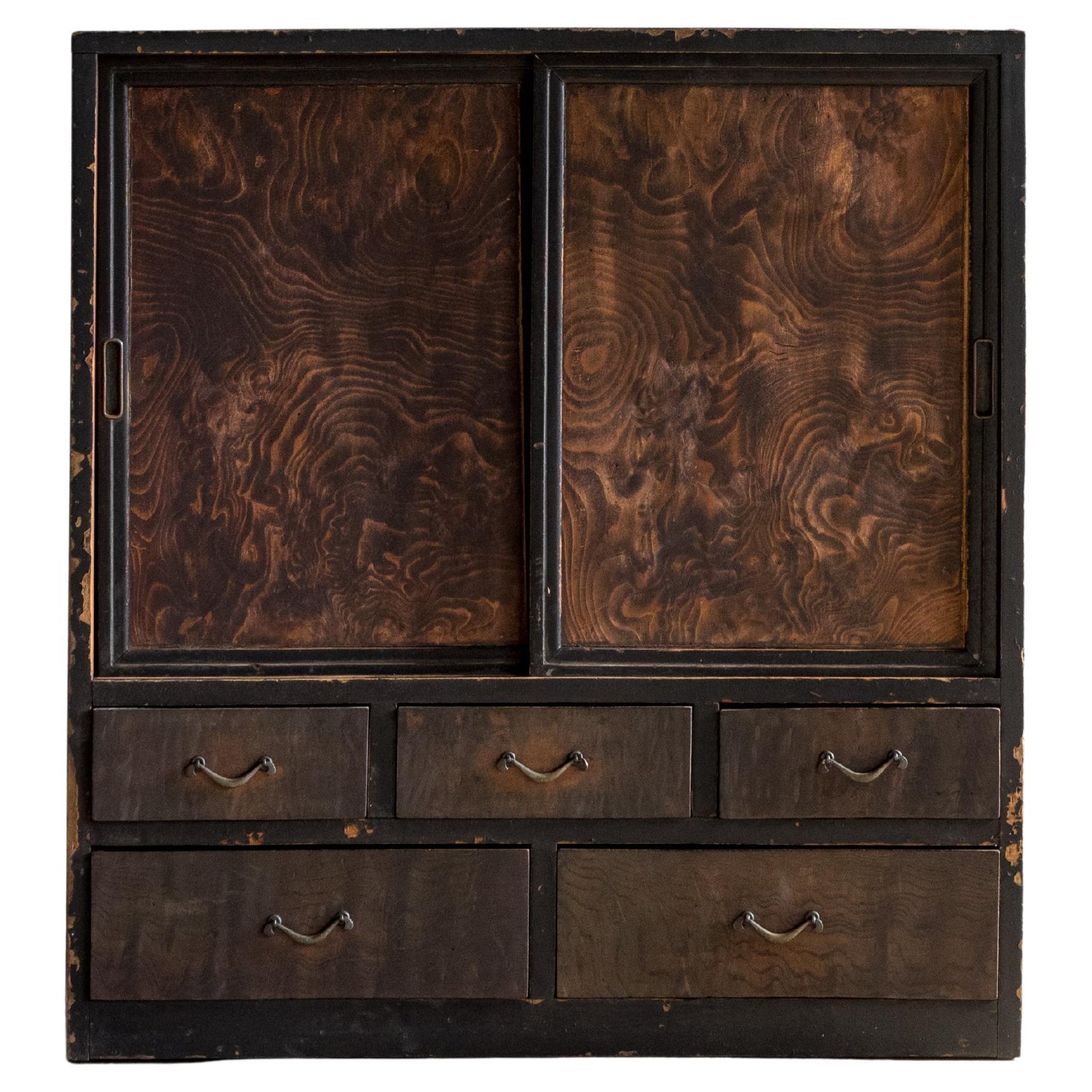 Armadio giapponese vintage con ante scorrevoli (Cha Tansu), prima epoca Showa, Wabi Sabi