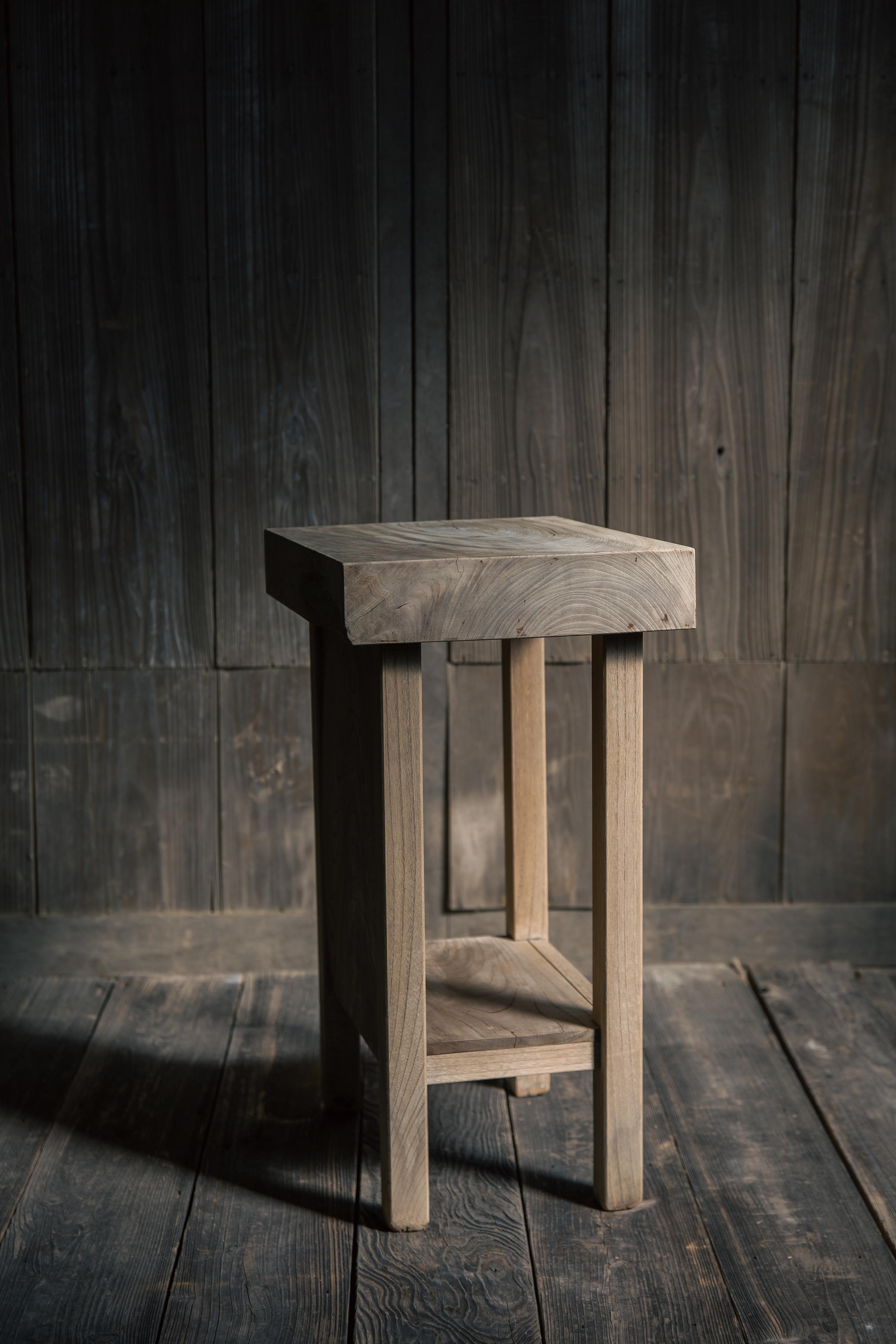 Expositor o taburete vintage japonés de madera de los años 50. wabi sabi Japandi en venta 10