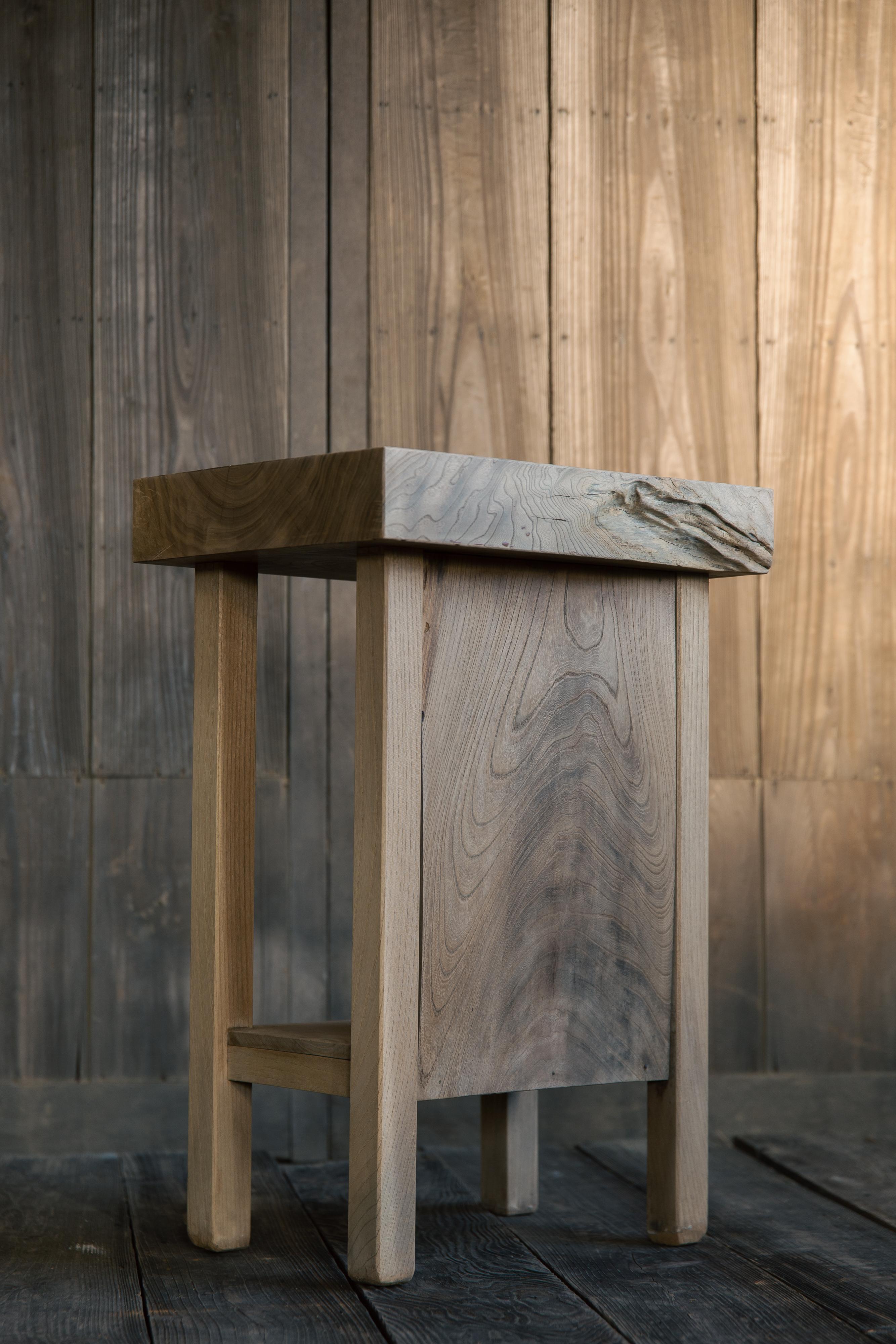 Expositor o taburete vintage japonés de madera de los años 50. wabi sabi Japandi Japonés en venta