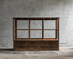 Vitrine de magasin vintage japonaise présentant une riche patine, période Showa, wabi-sabi
