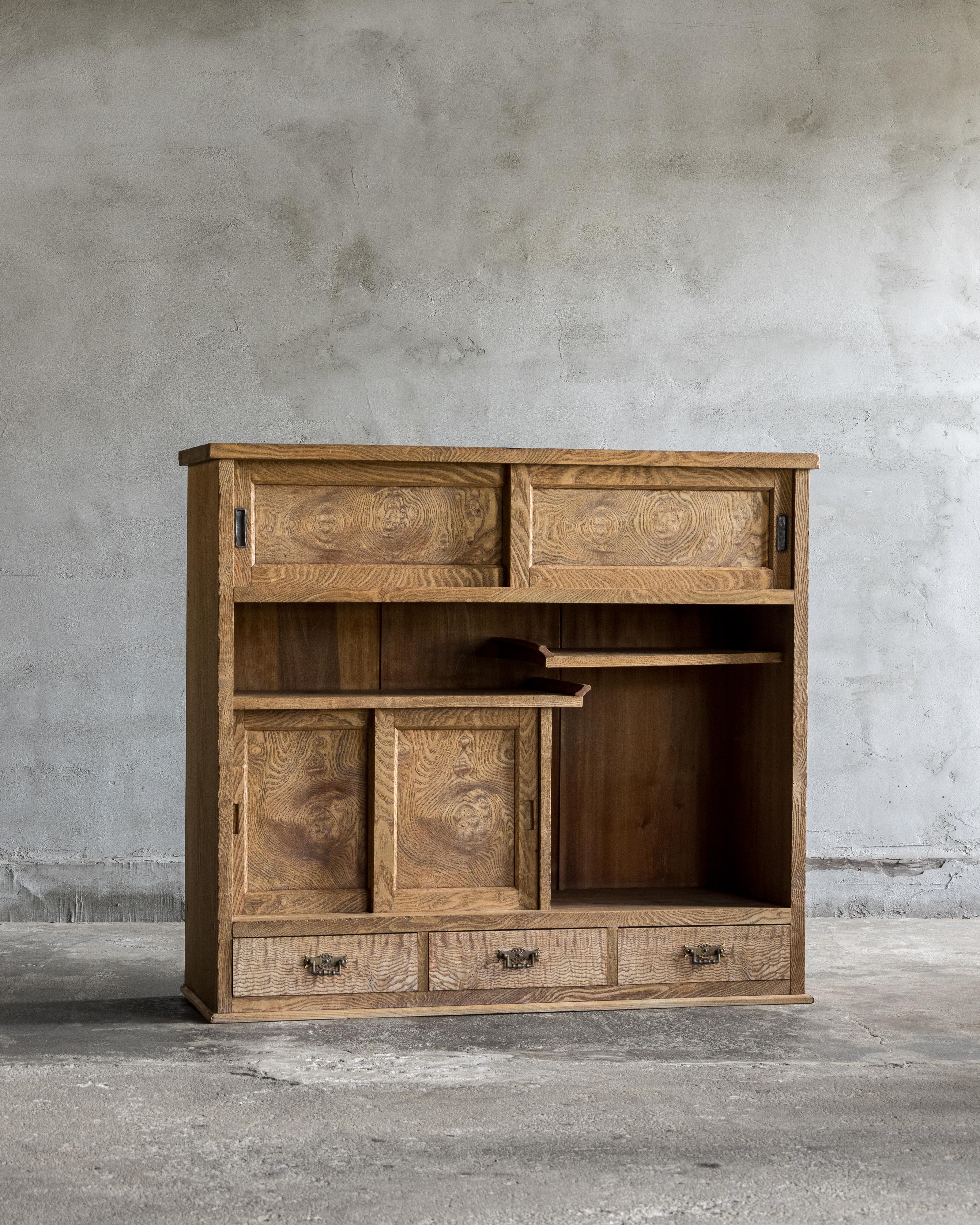 Japanese Vintage Tea Cabinet (Chadansu), Early Showa Period (1926–) In Good Condition For Sale In Hitachiomiya-shi, 08