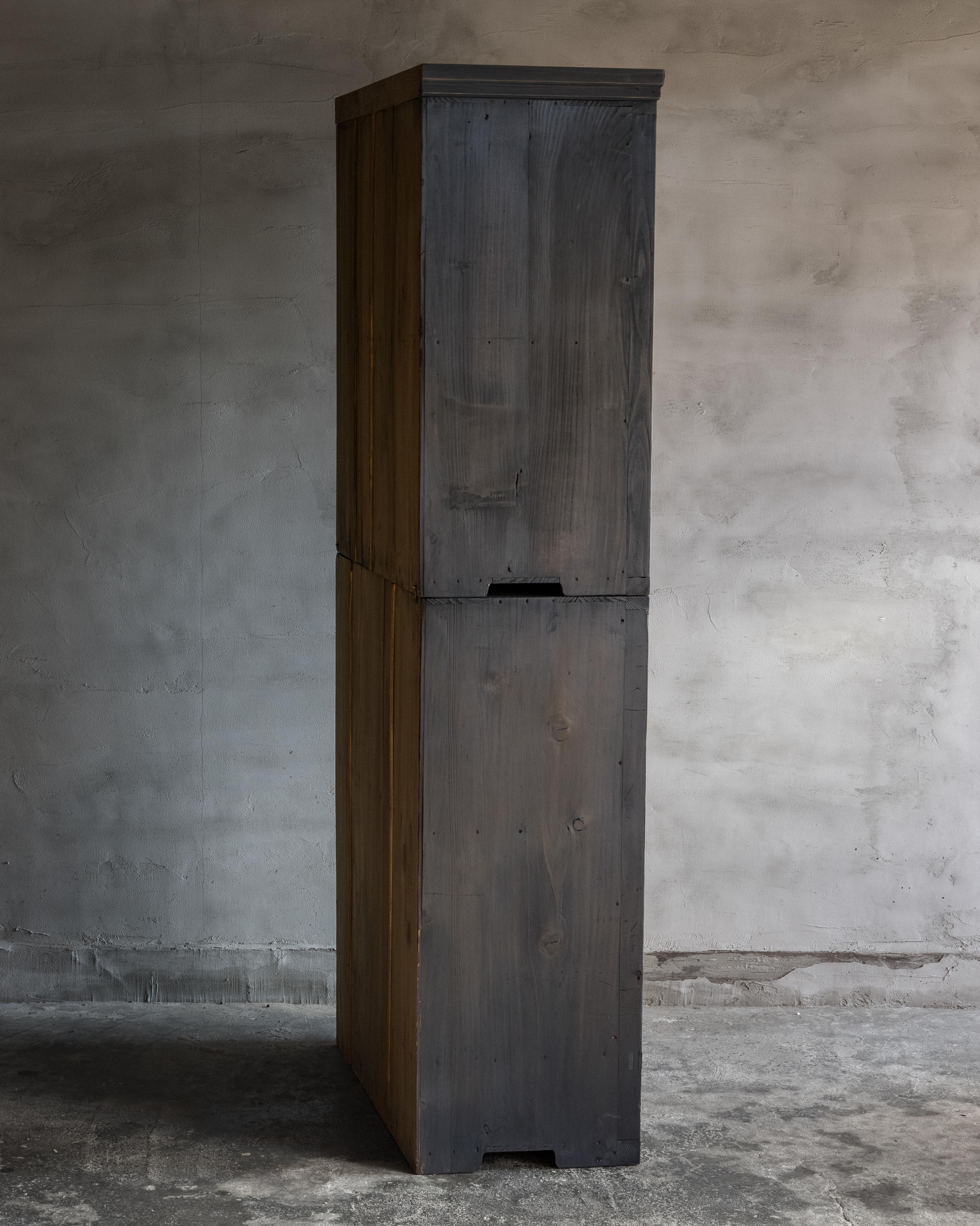 XX secolo Mobile giapponese d'epoca a due sezioni in vetro, primo periodo Showa (1926-1945) in vendita