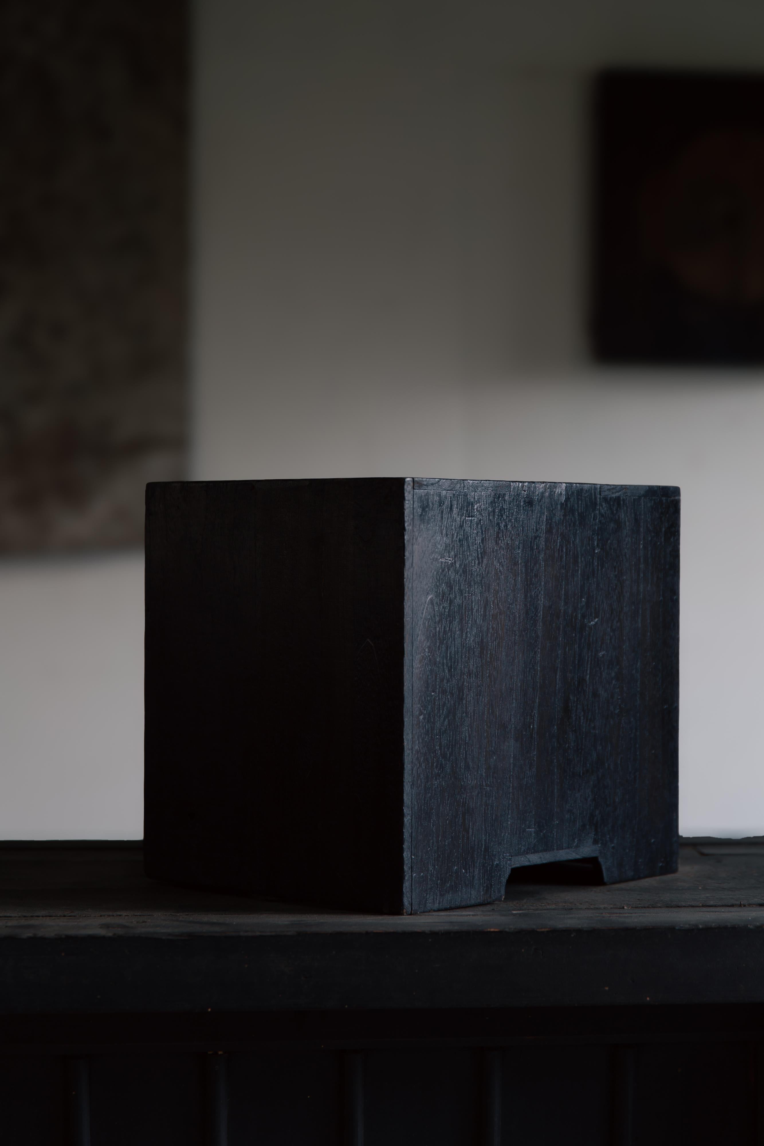 Kleine japanische Vintage urushi-Kommode Kiri Tansu mit Schubladenschrank, wabi sabi mingei im Angebot 3