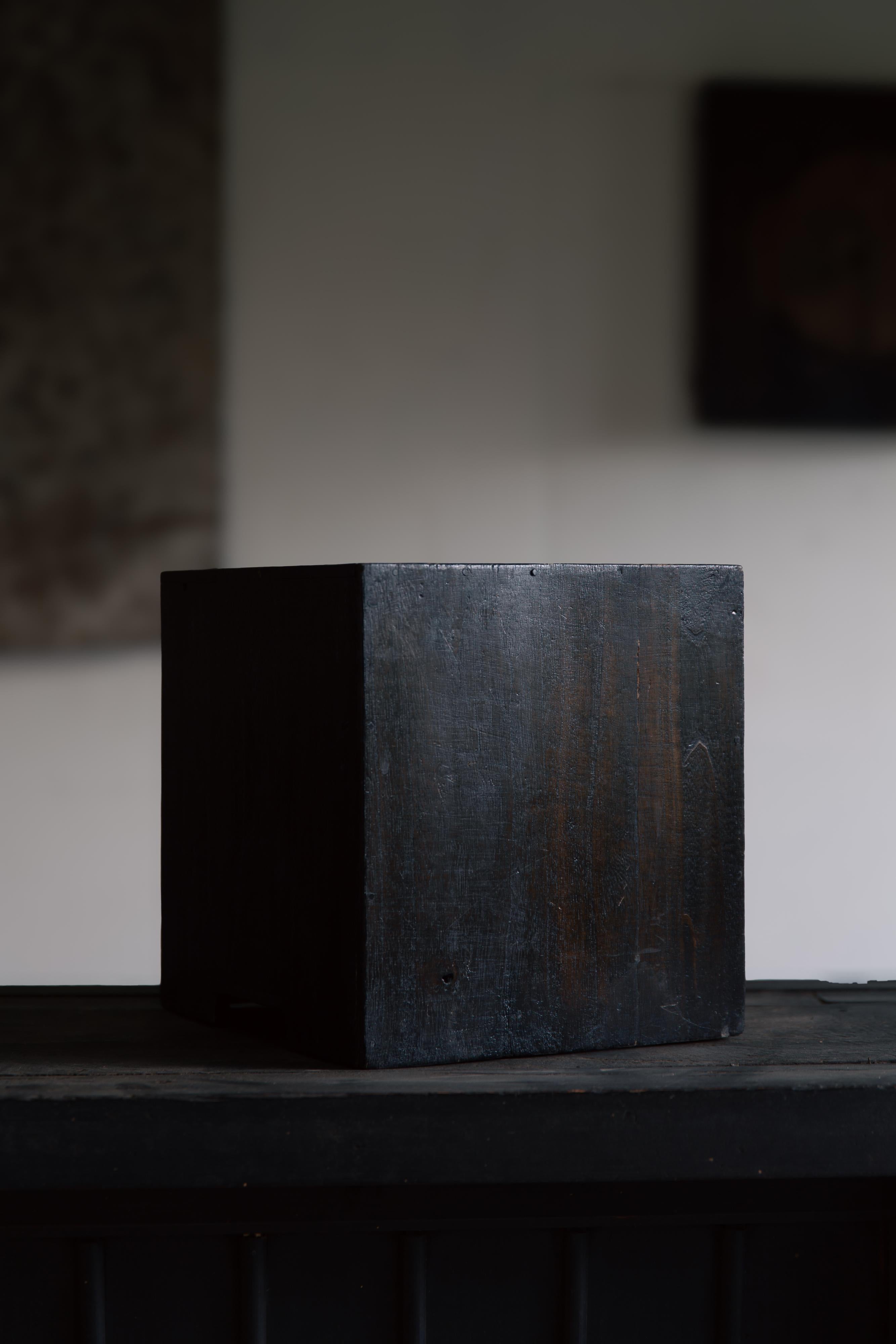 Kleine japanische Vintage urushi-Kommode Kiri Tansu mit Schubladenschrank, wabi sabi mingei im Angebot 4