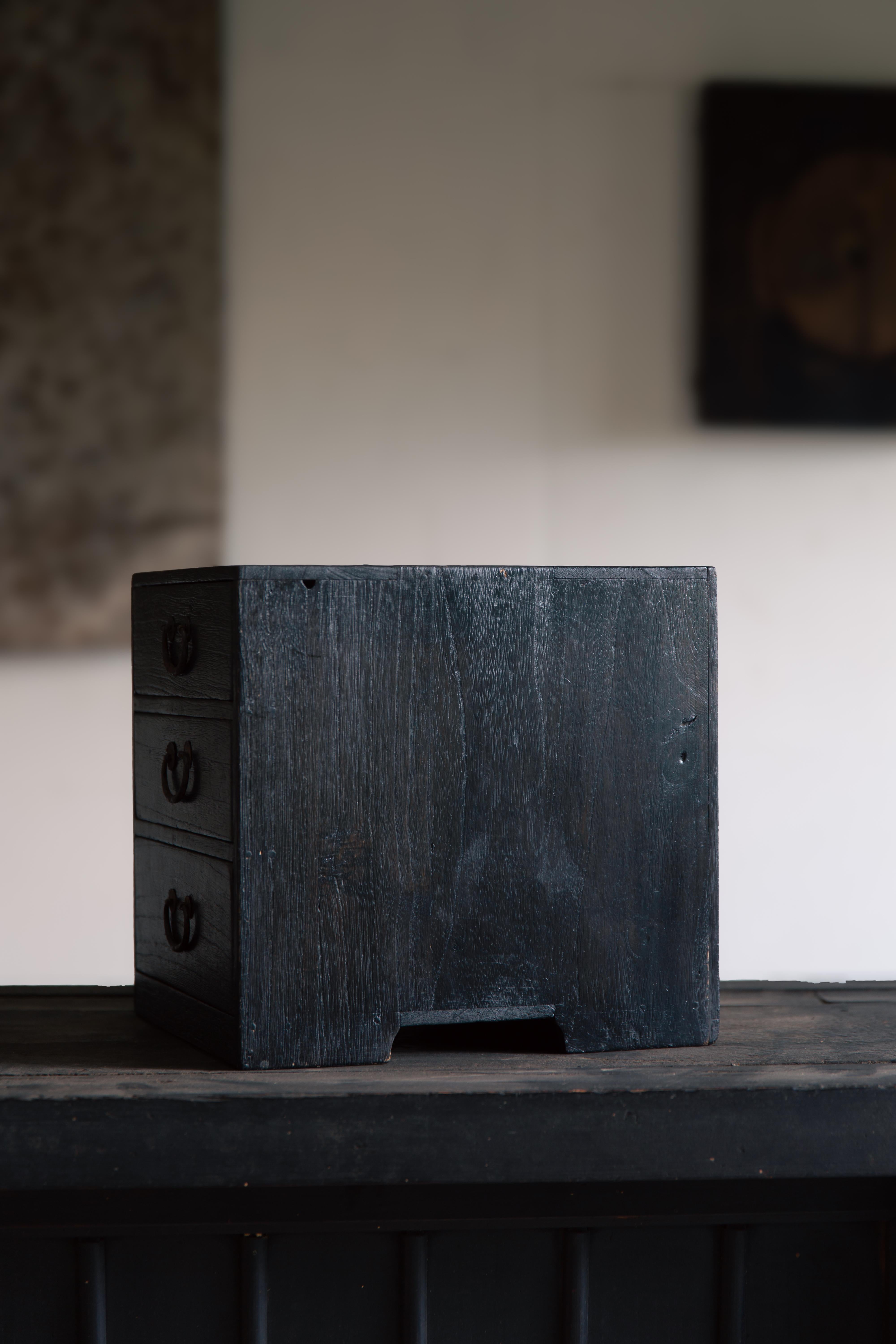 Japanese vintage urushi small Kiri tansu box chest of drawers, wabi sabi mingei For Sale 7