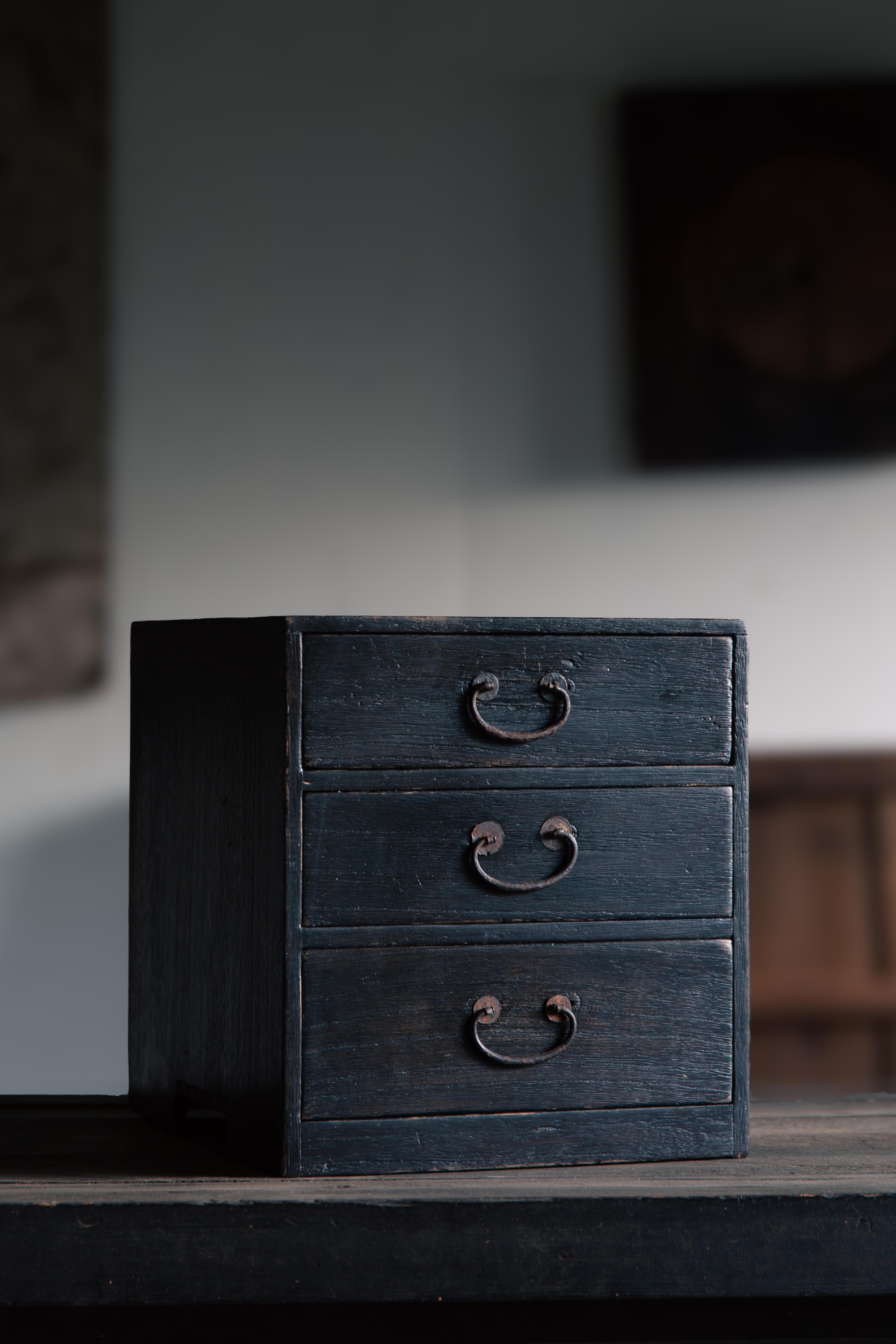 Japanese vintage urushi small Kiri tansu box chest of drawers, wabi sabi mingei For Sale 9
