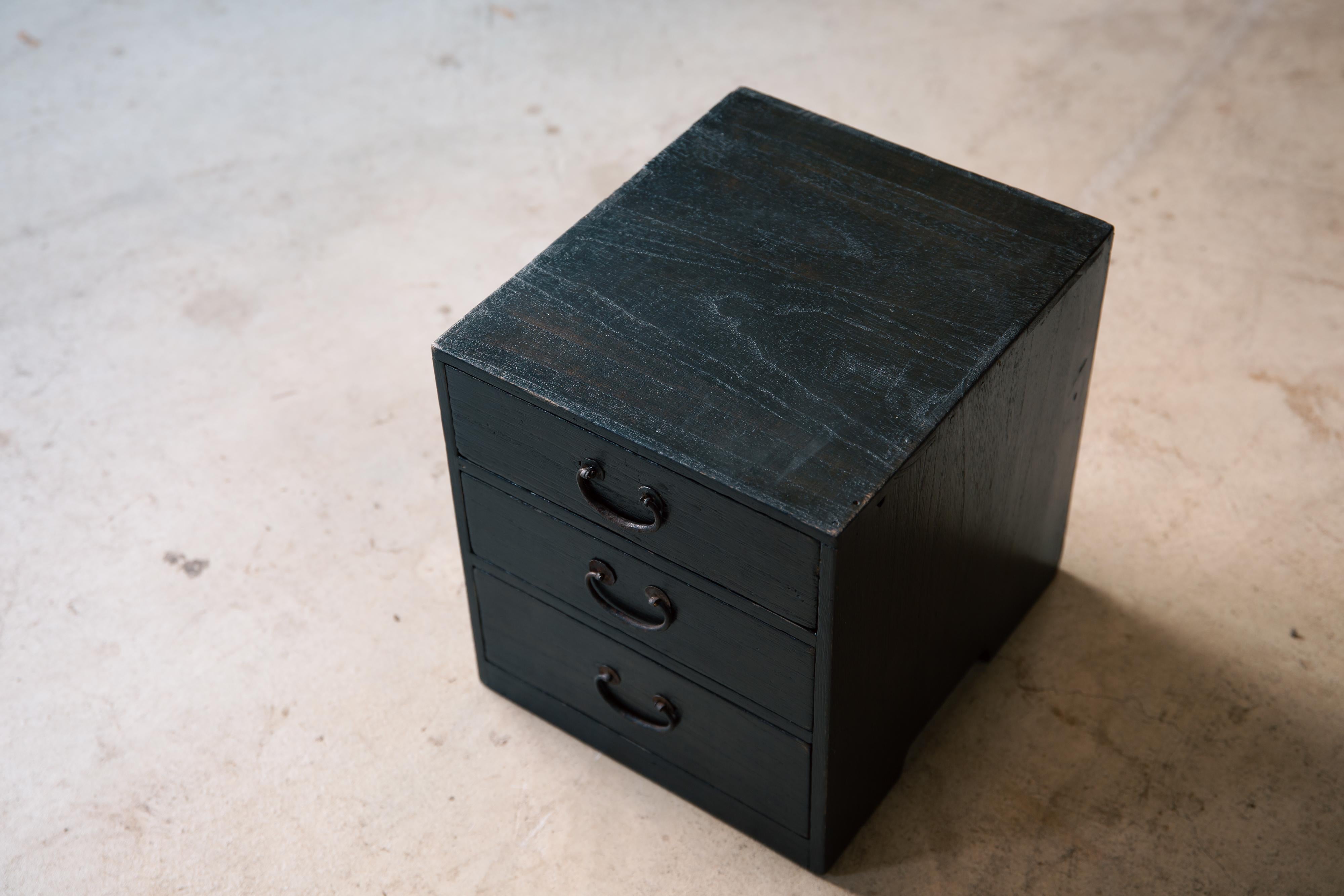 Japanese vintage urushi small Kiri tansu box chest of drawers, wabi sabi mingei For Sale 12