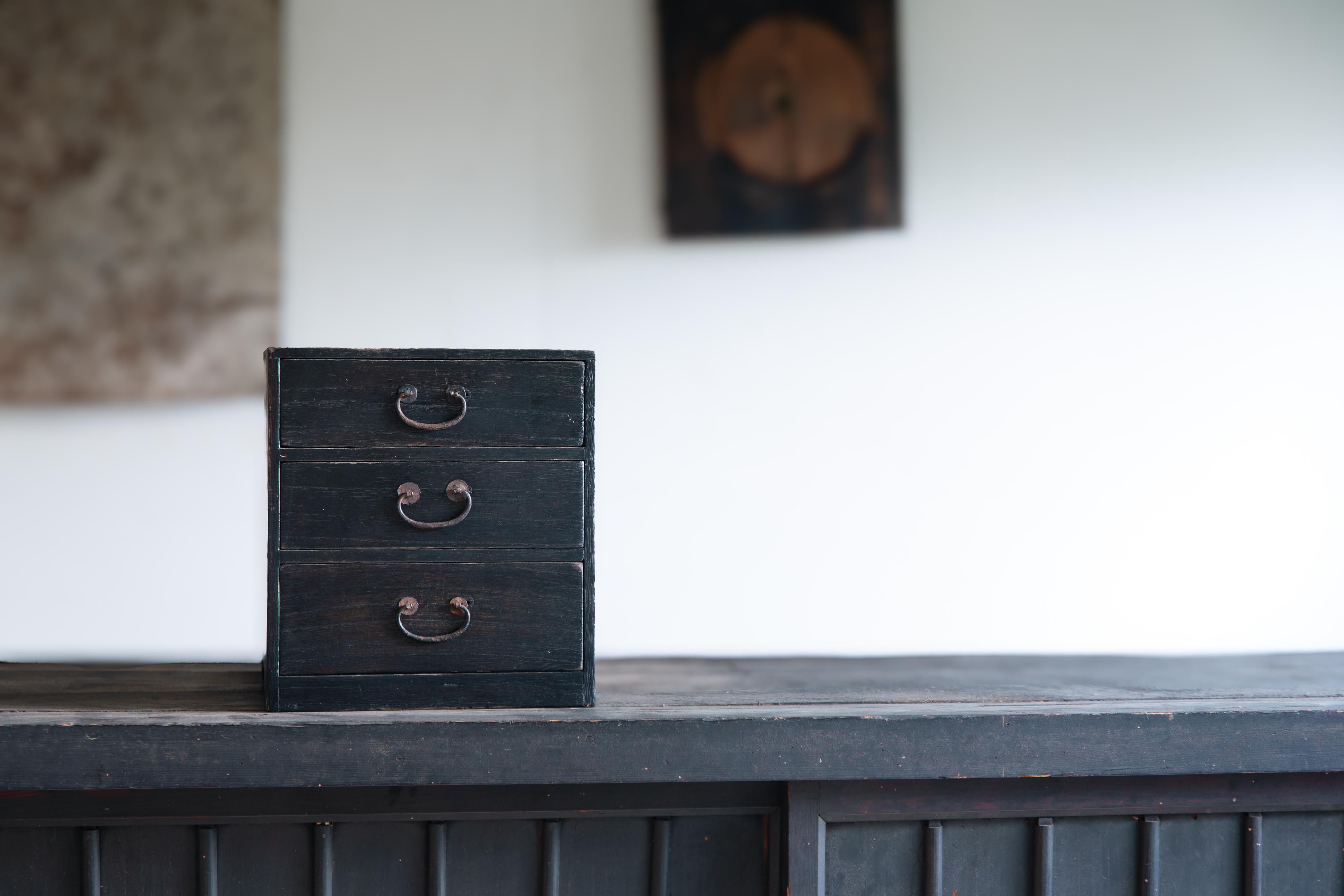 Japanese vintage urushi small Kiri tansu box chest of drawers, wabi sabi mingei For Sale 2