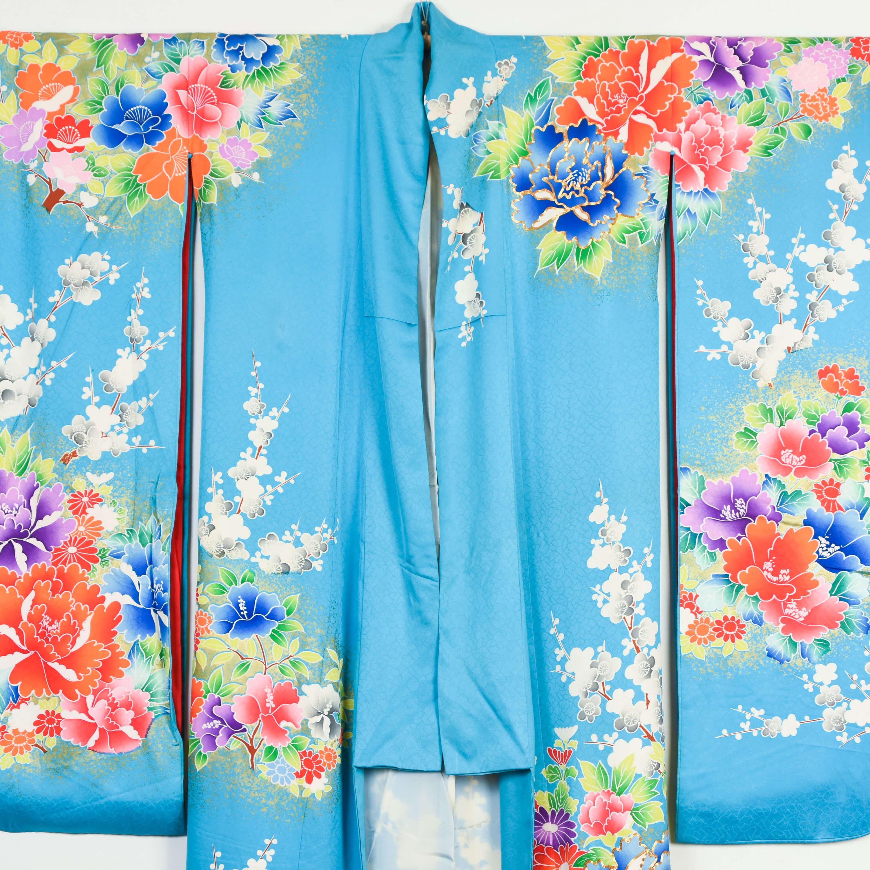 Japanese Vintage Women's Silk Wedding Kimono 'Hiki-furisode' In Good Condition In Prahran, Victoria