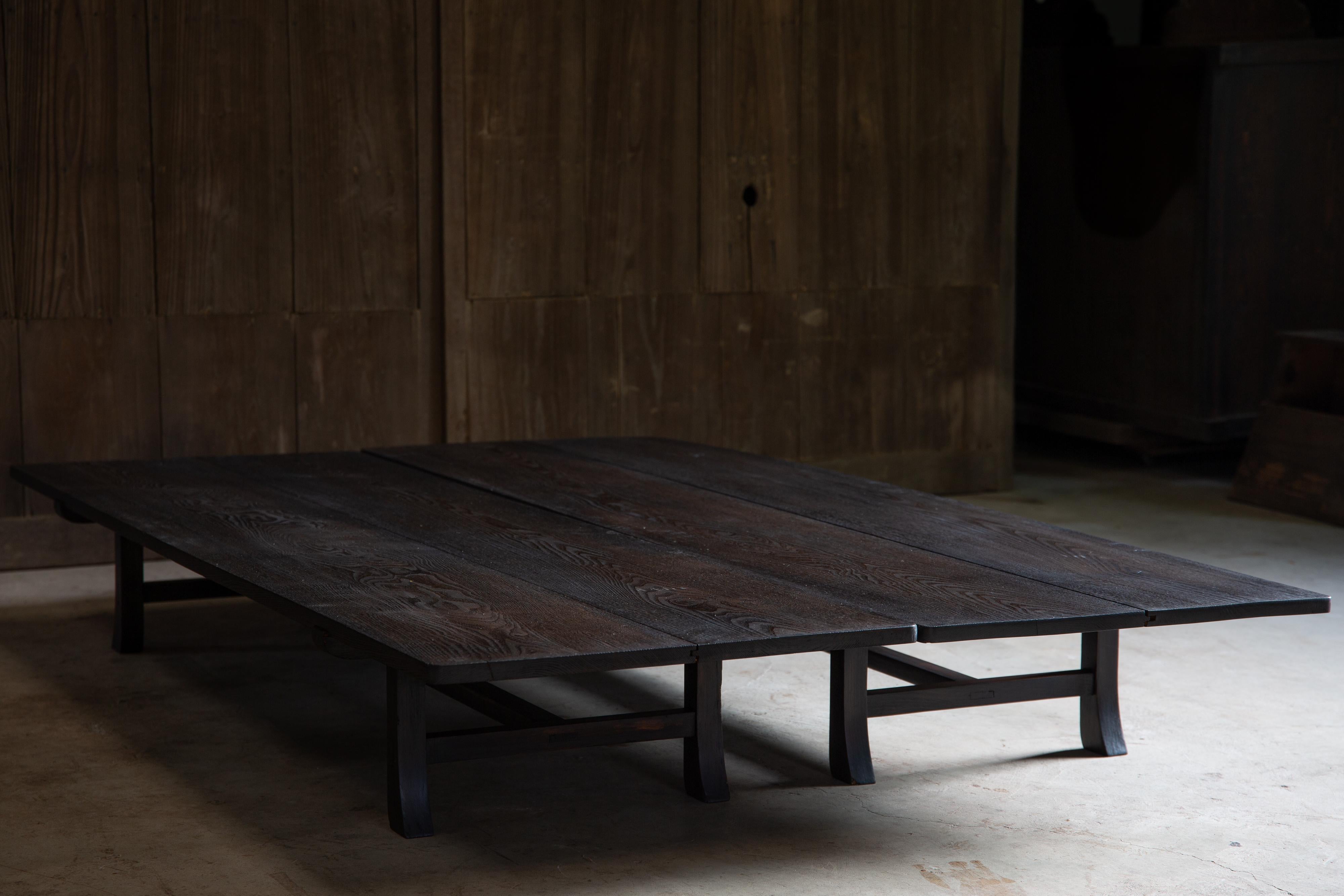 Japanischer Vintage Zataku, Wabi sabi schwarzer langer niedriger Tisch, Couchtisch (Holzarbeit) im Angebot