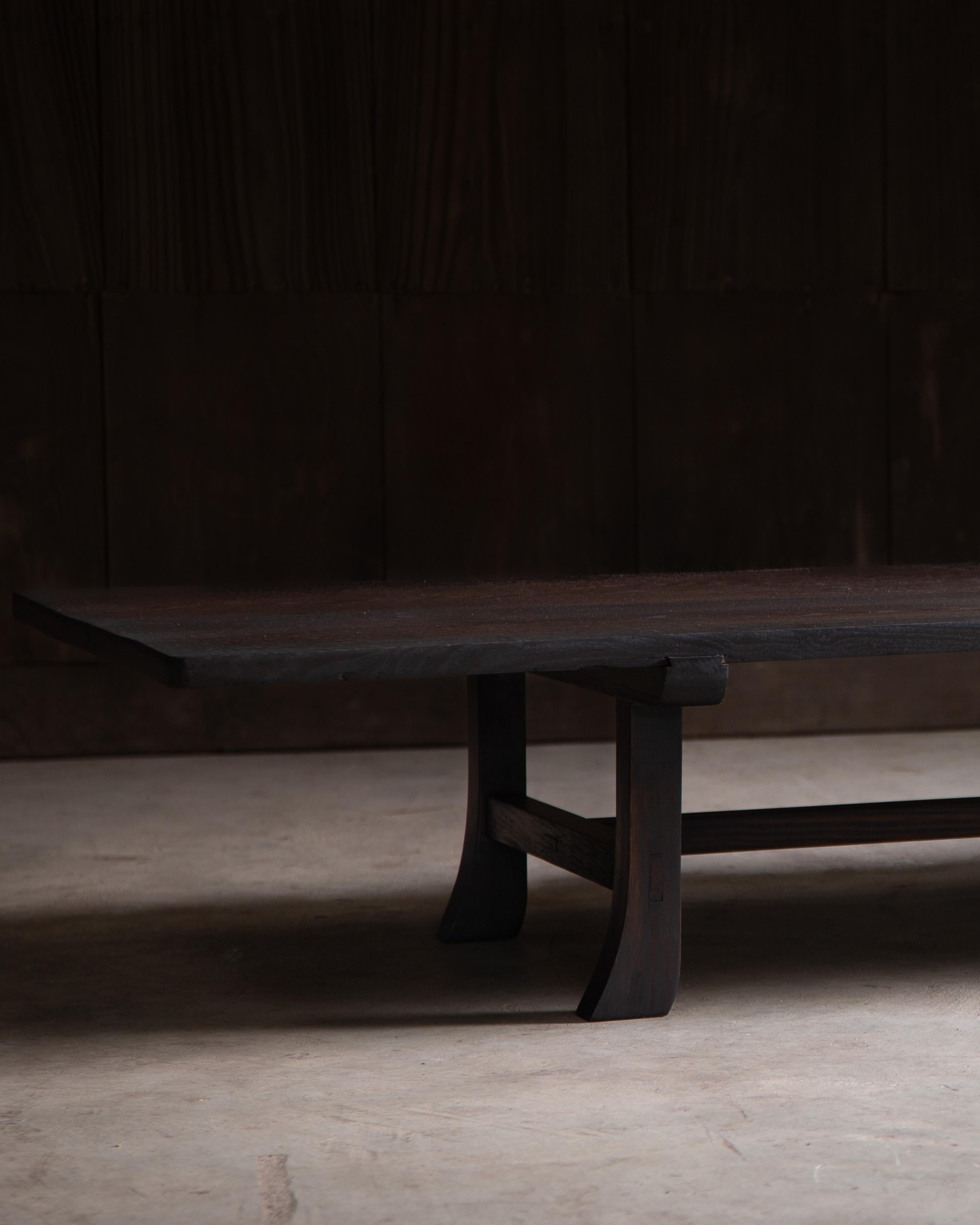Japanischer Vintage Zataku, Wabi sabi schwarzer langer niedriger Tisch, Couchtisch (20. Jahrhundert) im Angebot