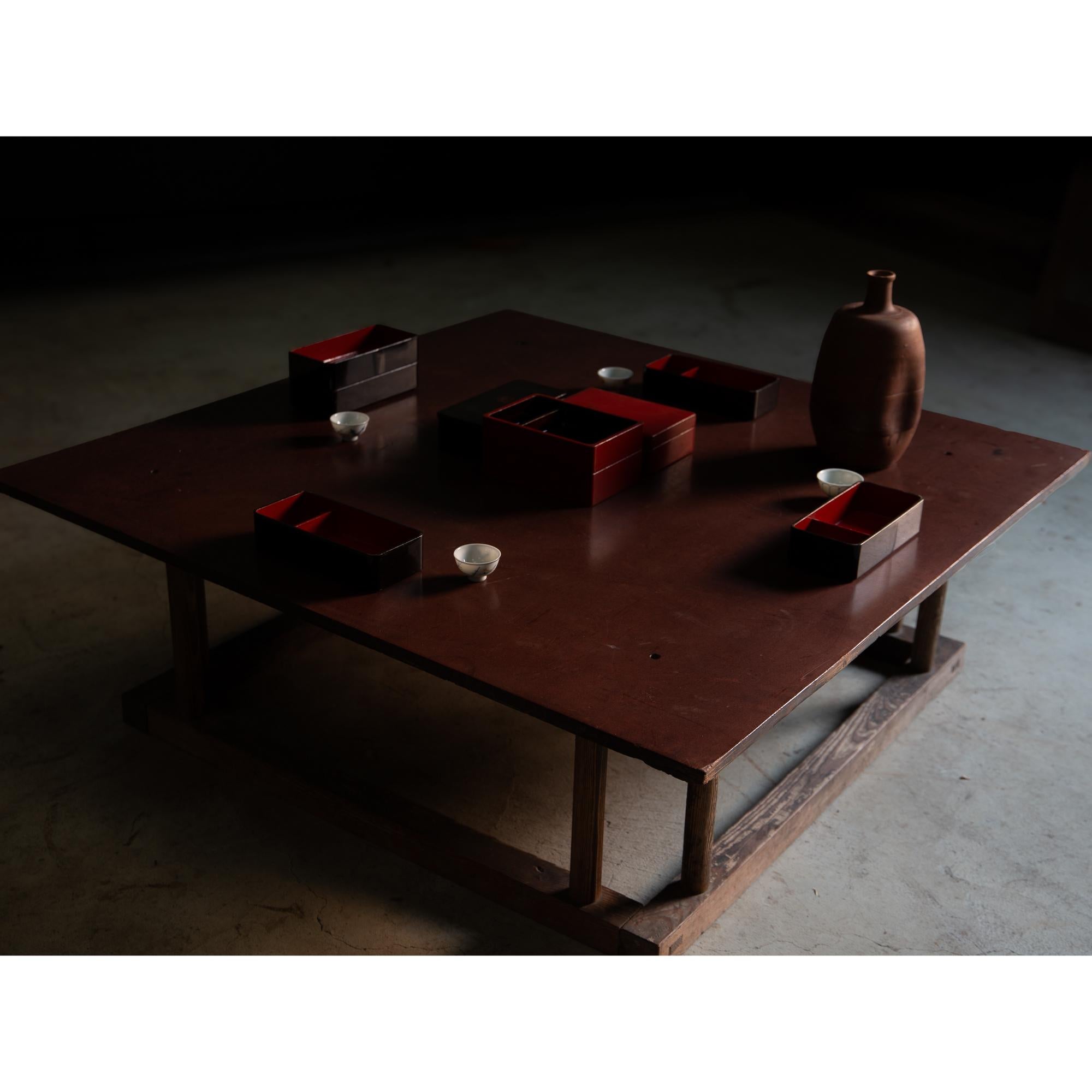 Japanese vtg low table. solid hardwood tabletop & antique leg frame. wabi sabi In Good Condition For Sale In 常陸大宮市, JP