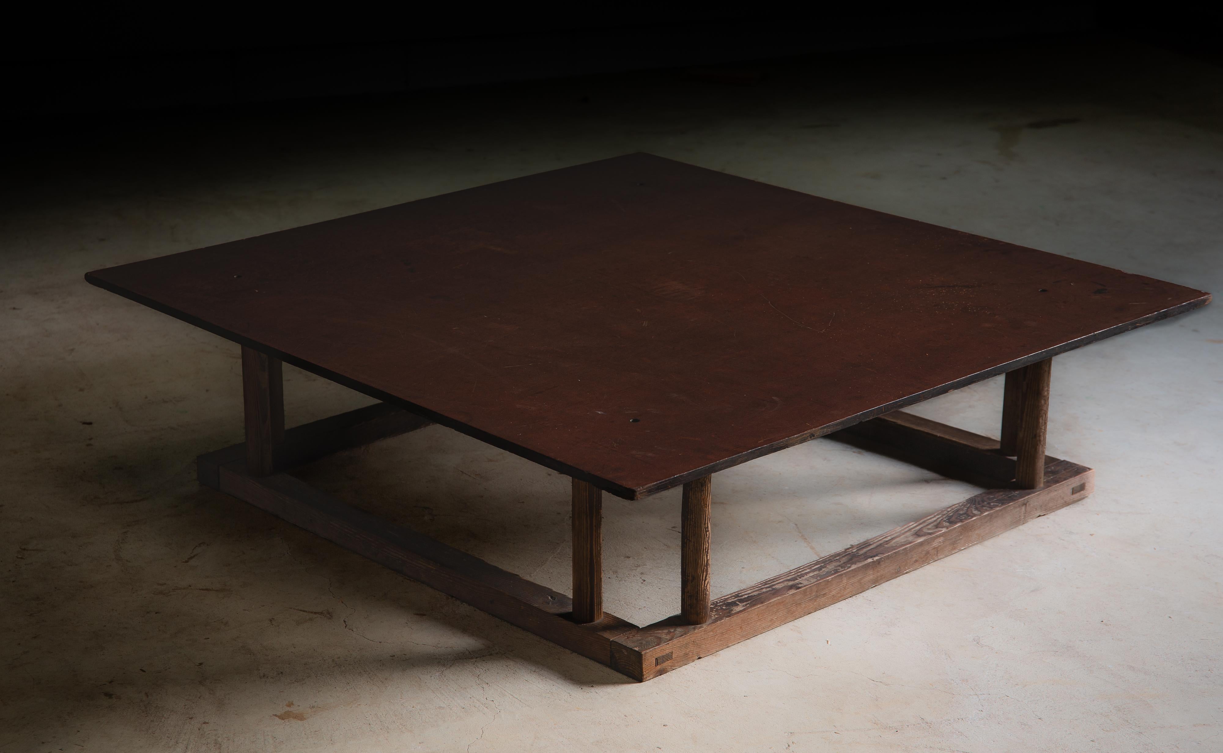 Japanischer vtg niedriger Tisch. Tisch aus massivem Hartholz und antikem Beinrahmen. wabi sabi im Angebot 13