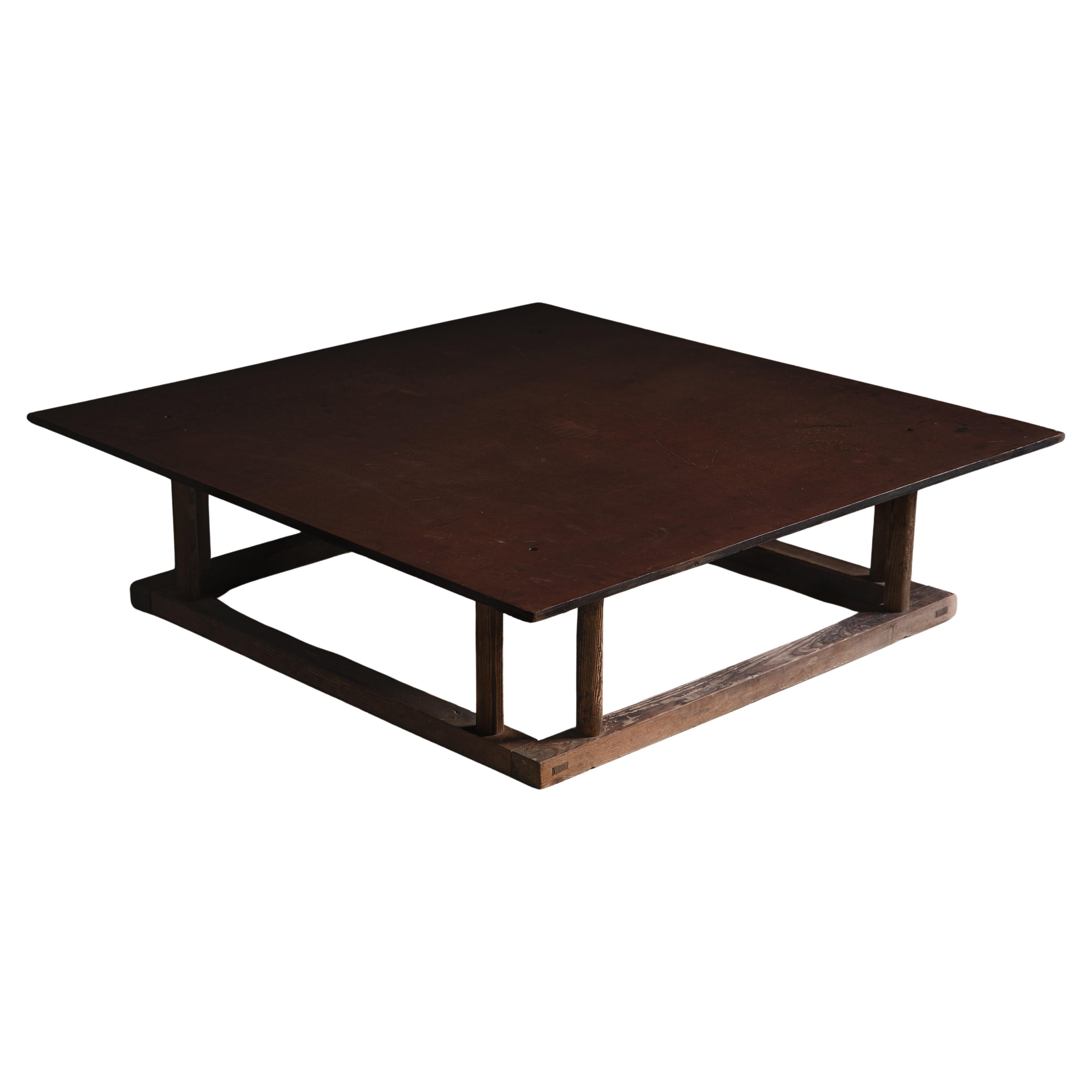 Japanischer vtg niedriger Tisch. Tisch aus massivem Hartholz und antikem Beinrahmen. wabi sabi im Angebot