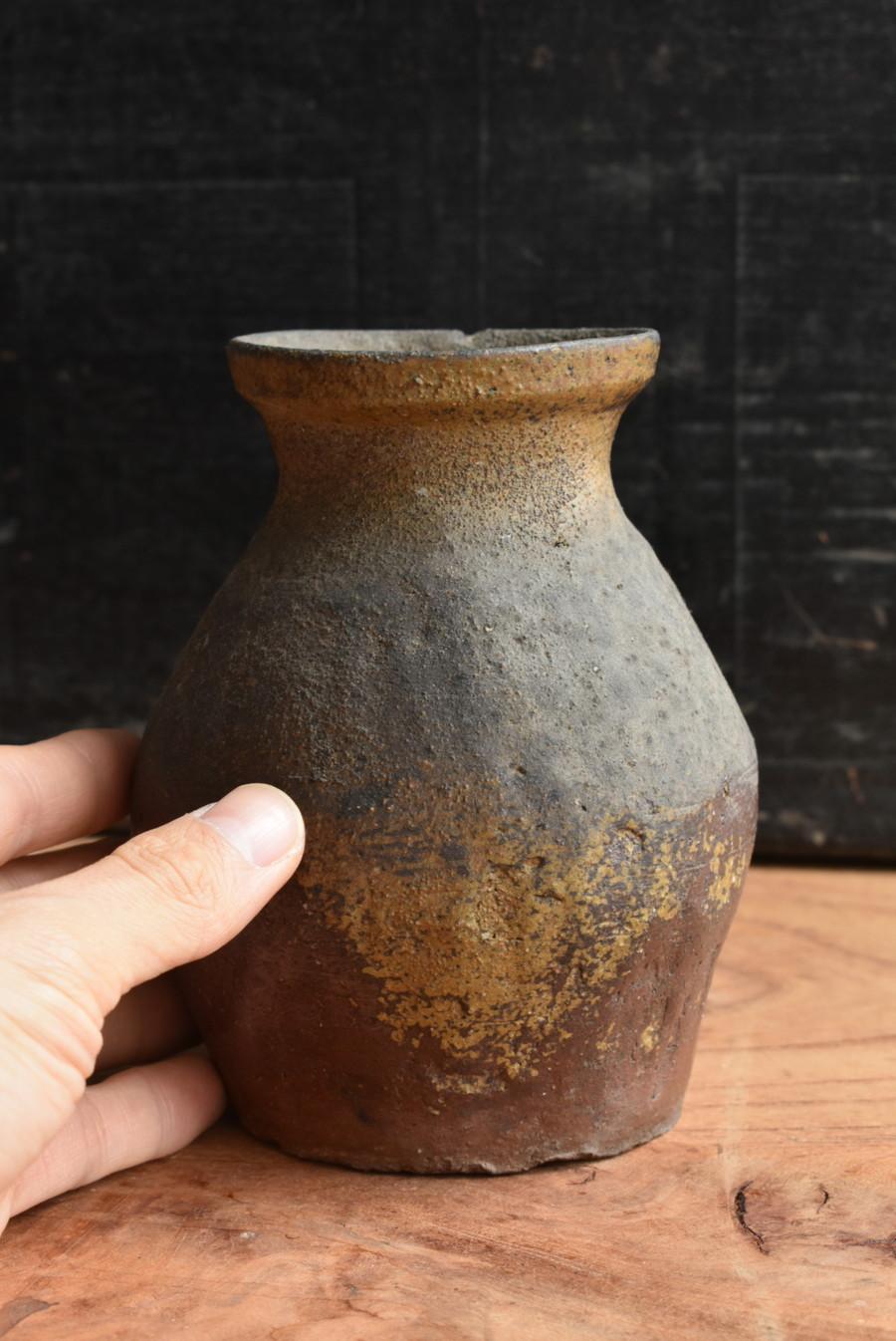Petit vase japonais en poterie ancienne Wabi Sabi/