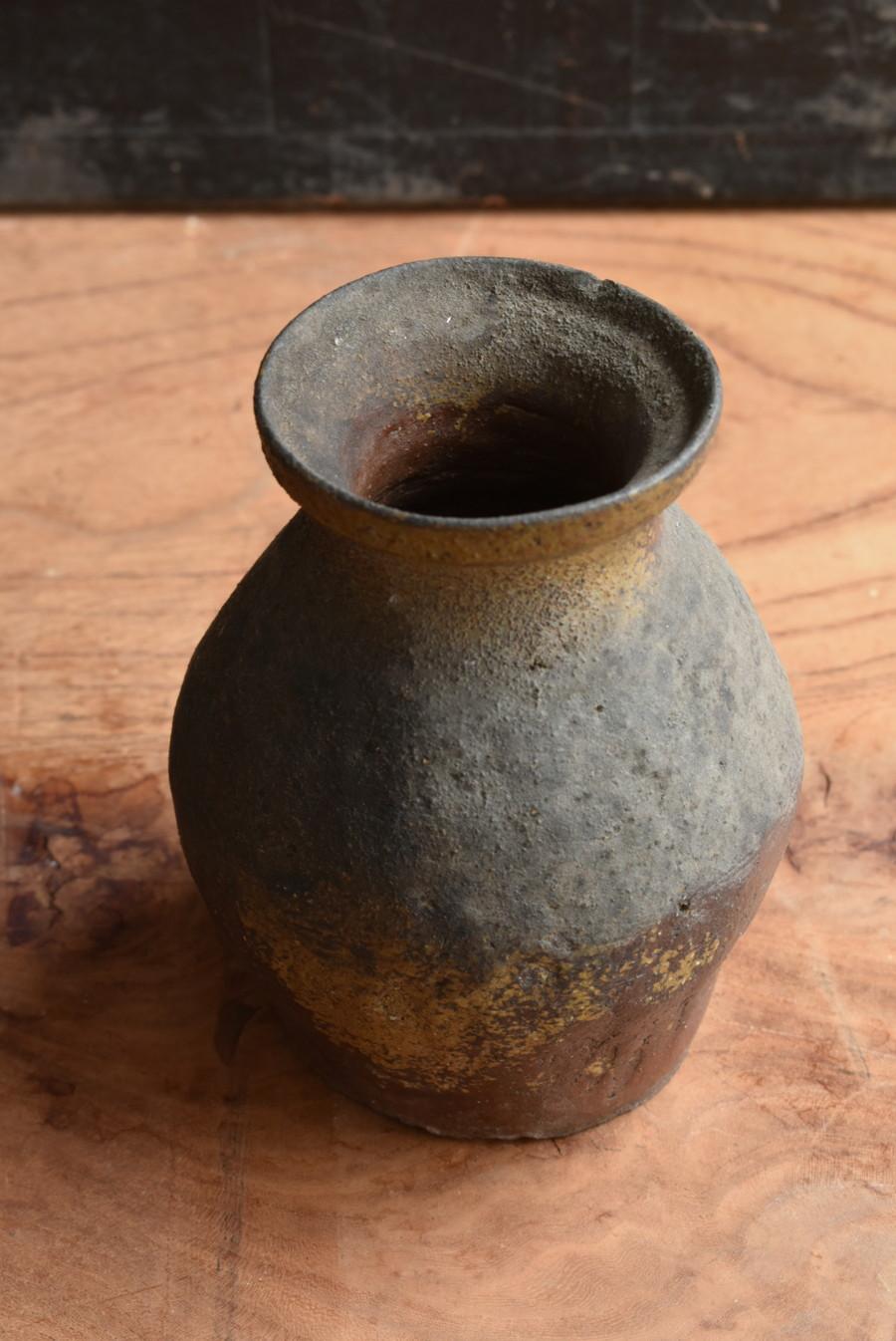 18th Century and Earlier Japanese Small Wabi Sabi Antique Pottery Vase/