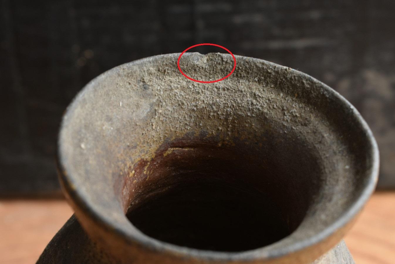 XVIIIe siècle et antérieur Petit vase japonais en poterie ancienne Wabi Sabi/