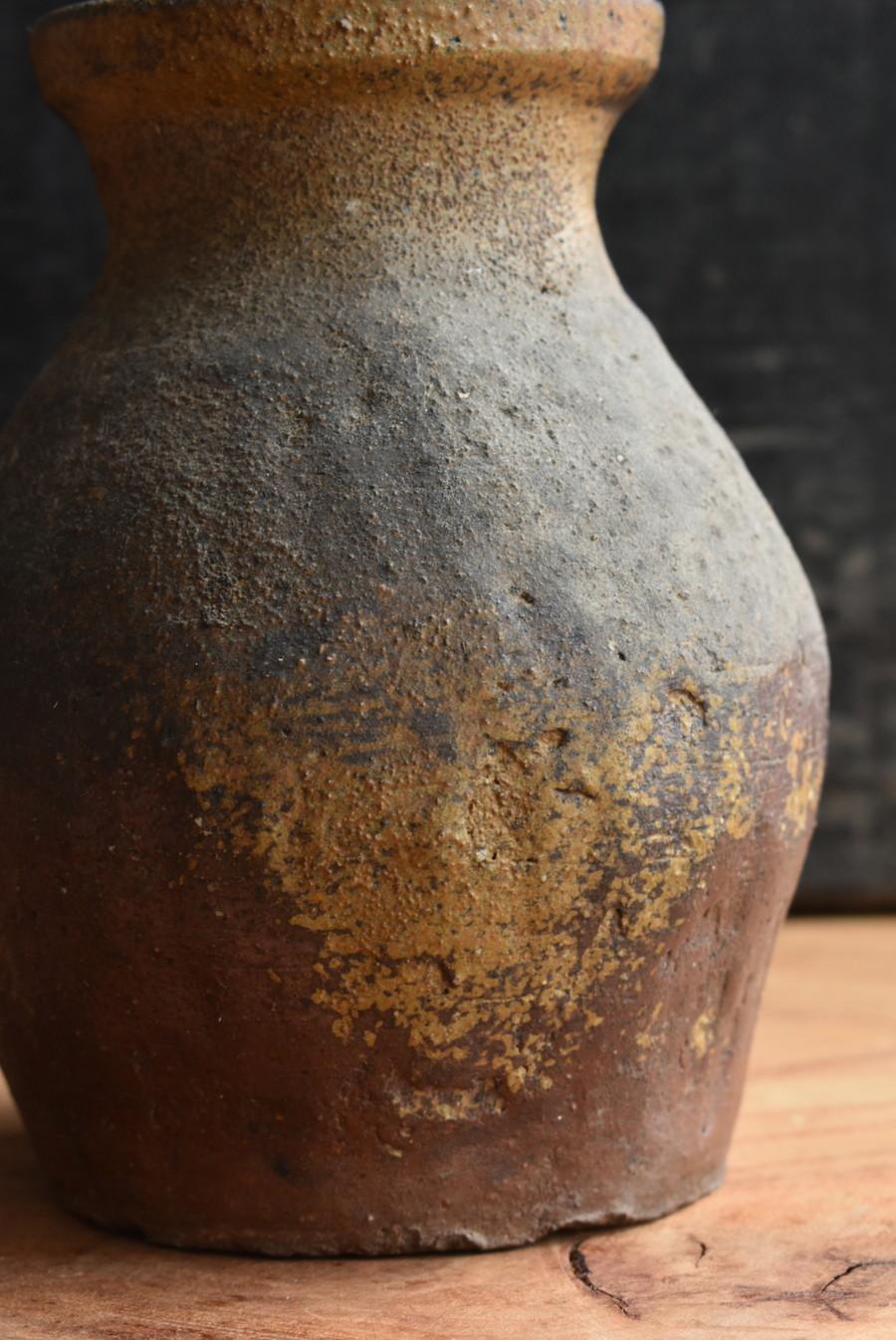Petit vase japonais en poterie ancienne Wabi Sabi/