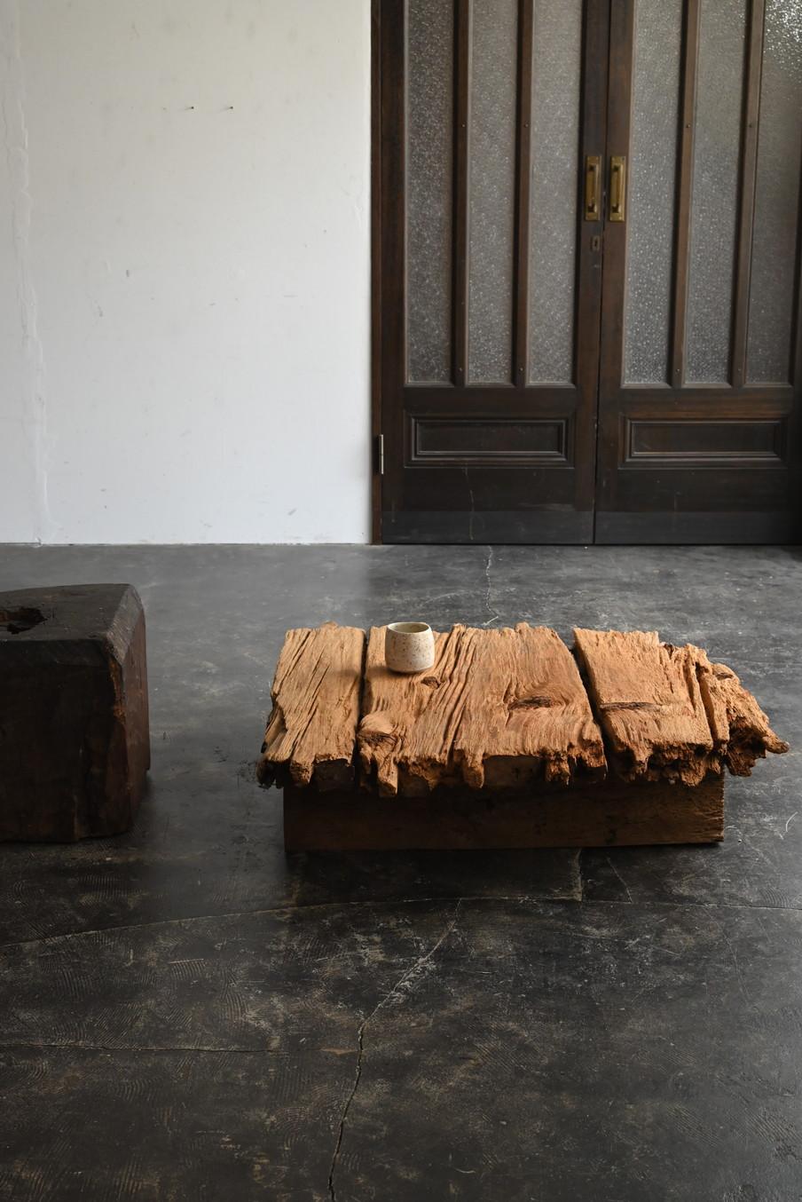 Japanischer Wabi Sabi Antiker niedriger Holztisch/1800-1920/Sofa-Tisch aus Holz (Meiji-Periode) im Angebot