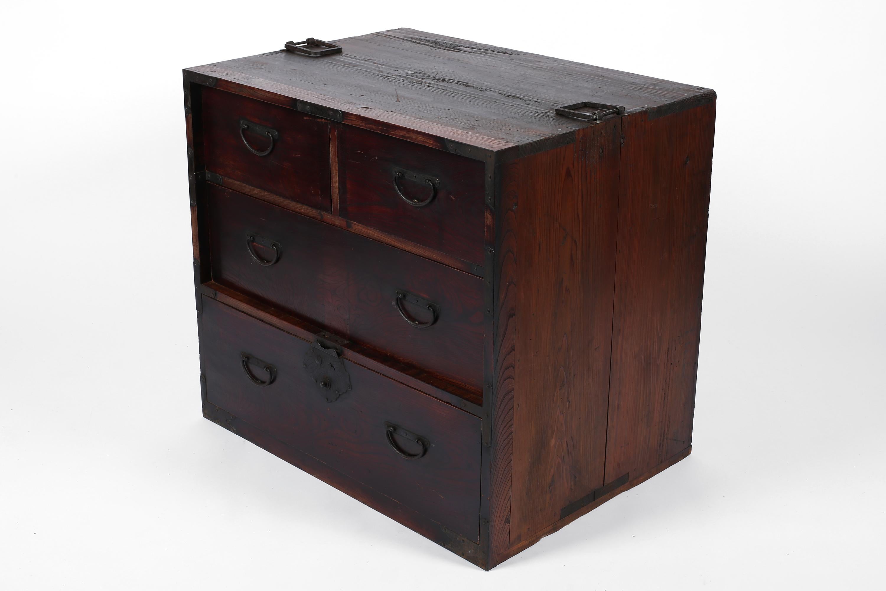 Japanese Wabi-Sabi Meiji Period Tansu Chest of Drawers In Good Condition For Sale In London, GB