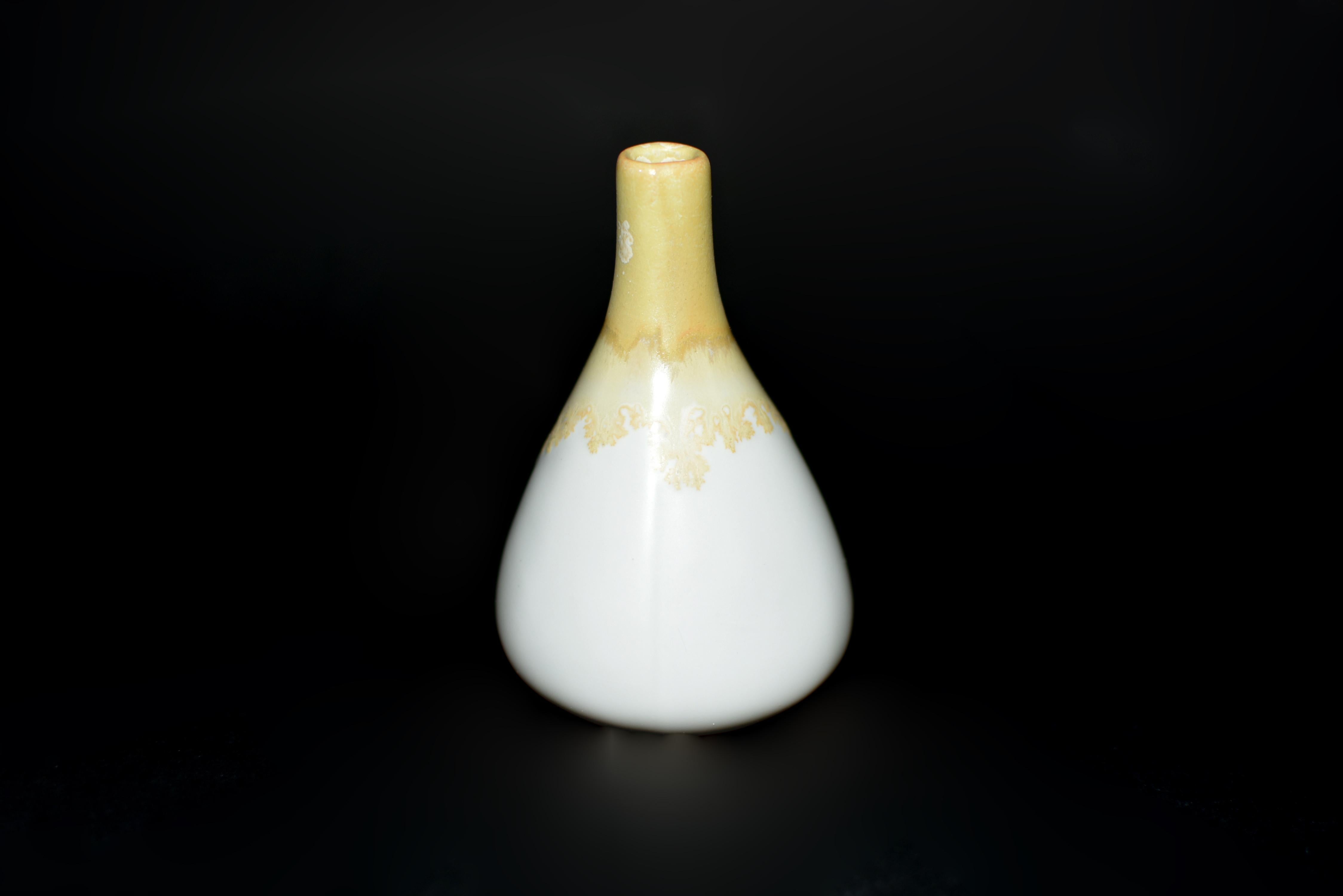 Giapponese Mini vasi giapponesi in ceramica Wabi Sabi - Foglie d'oro - Set di quattro vasi in vendita