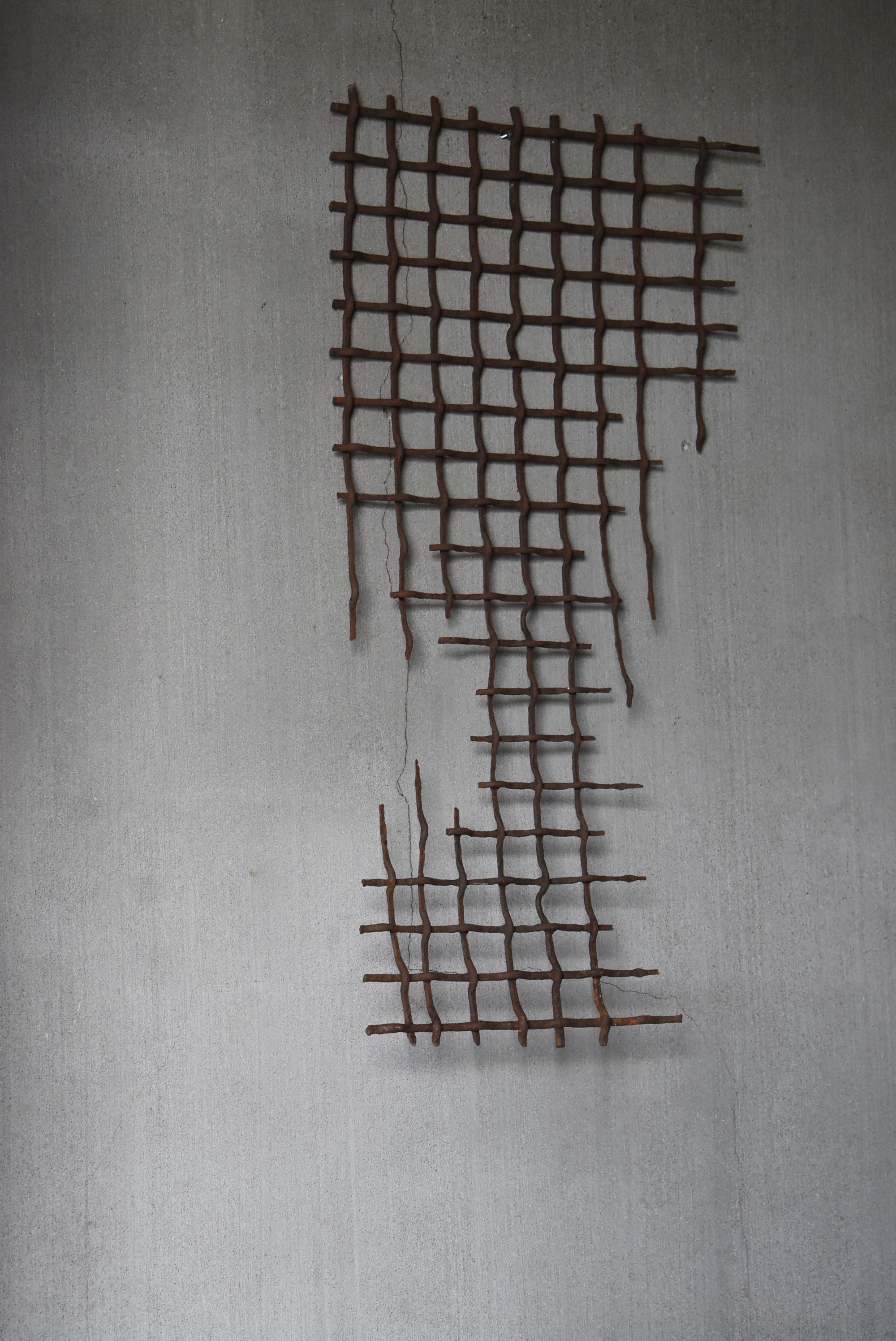 Malla japonesa de hierro oxidado Wabi Sabi Años 40-60 / Objeto decorativo de pared Showa
