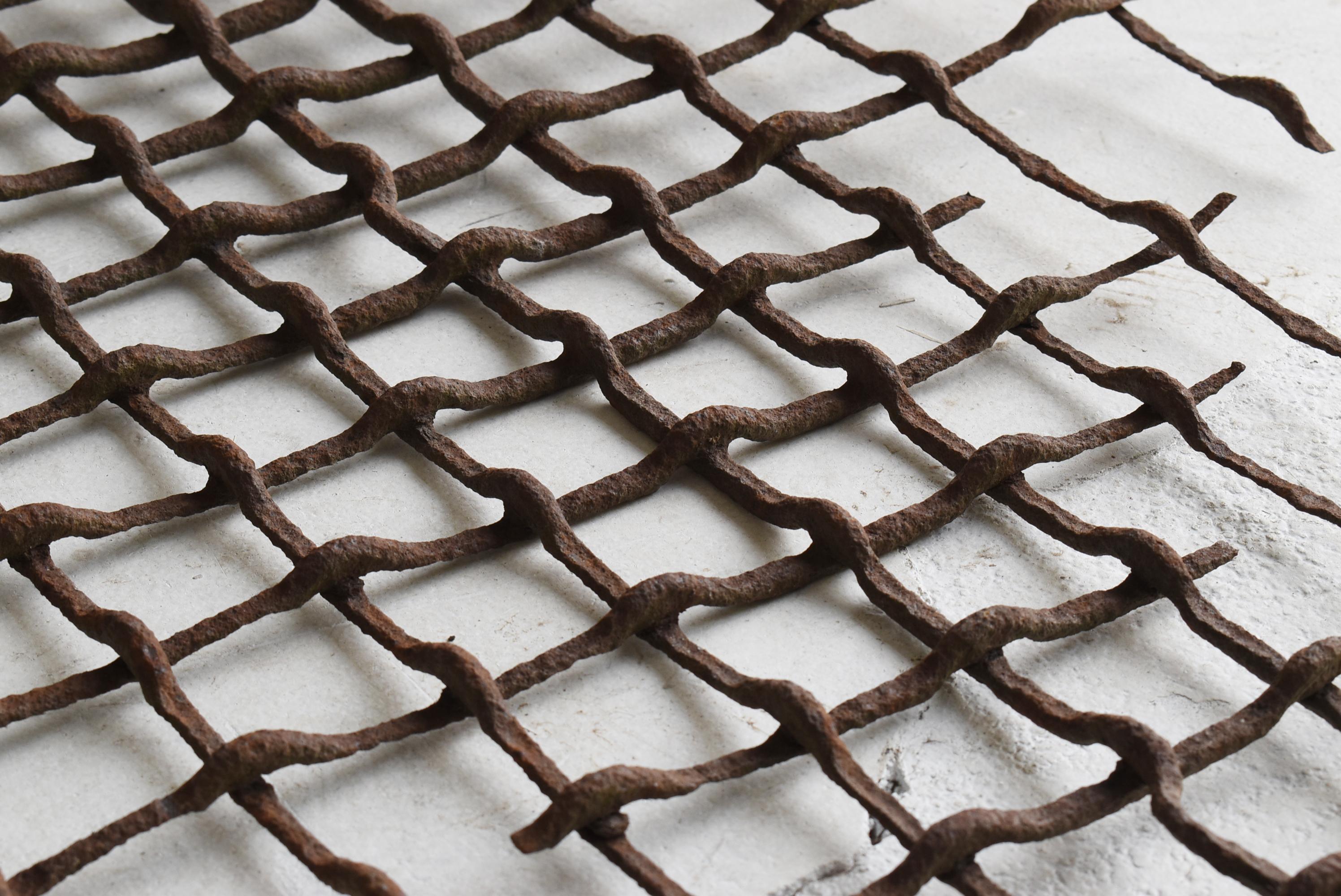 Malla japonesa de hierro oxidado Wabi Sabi Años 40-60 / Objeto decorativo de pared mediados del siglo XX