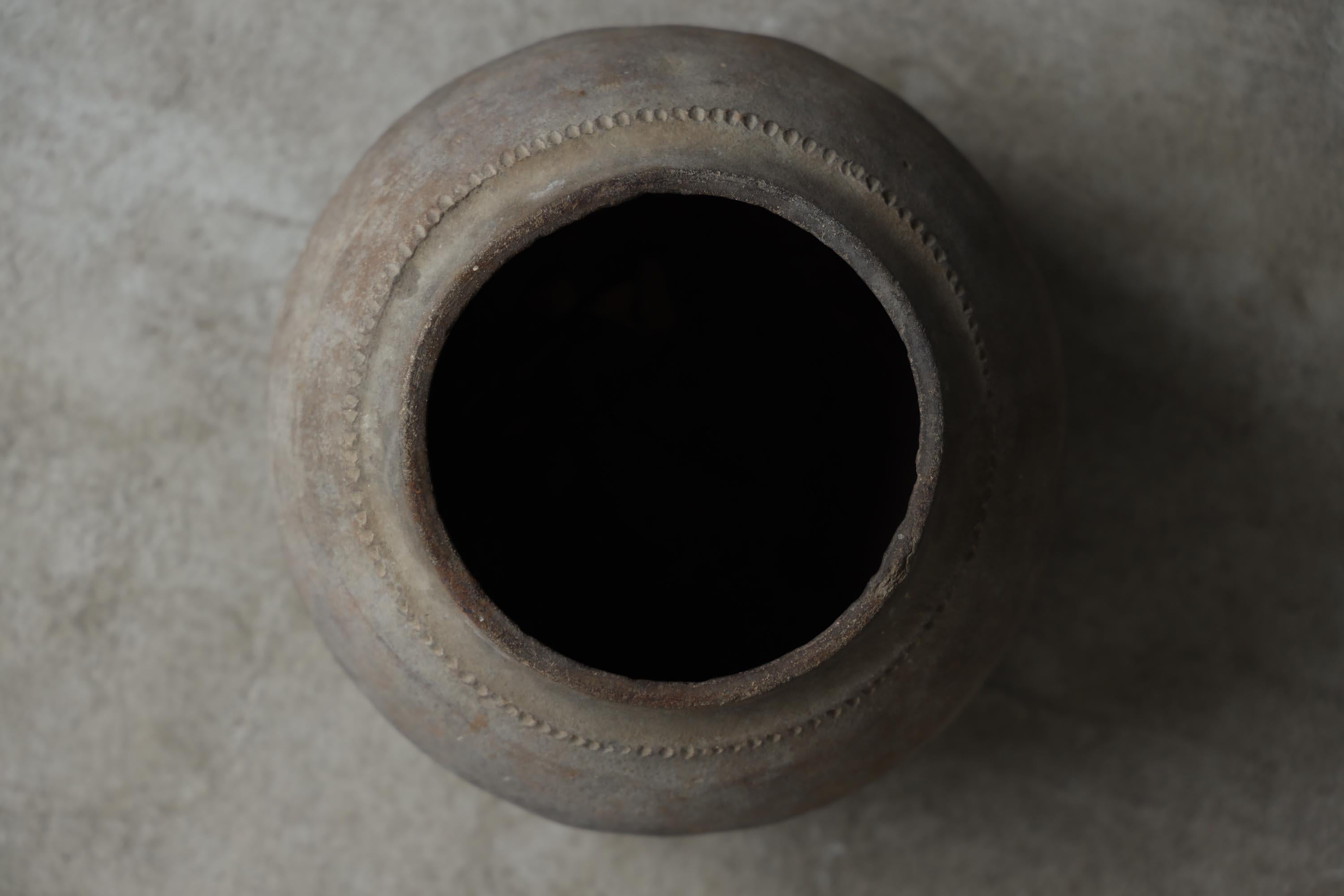 Japanese Wabi-Sabi Small Vase,  Meiji Period 1750-1850 In Good Condition For Sale In Katori-Shi, 12