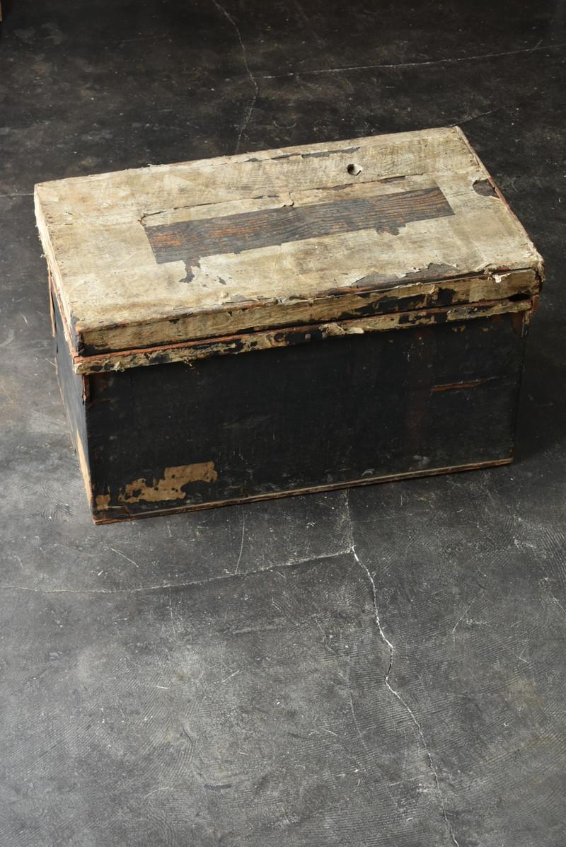 Woodwork Japanese Wabi Sabi Wooden Box / 1868-1920 / Sofa Table / Side Table