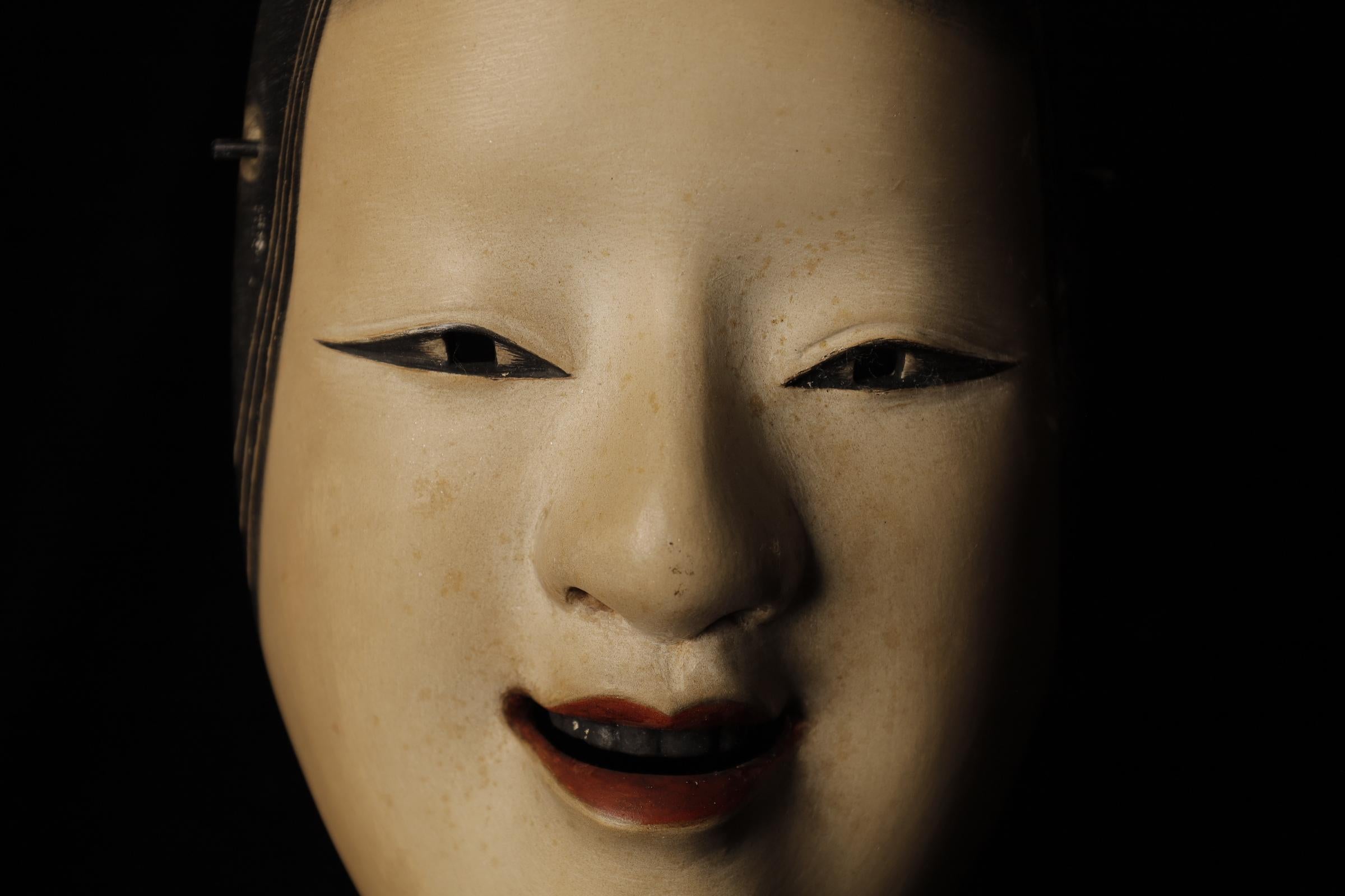 Showa Maschera Noh giapponese WAKA WAKA (増女). Attribuito a Takada Fuki (高田 冨季, 1935-2008) in vendita