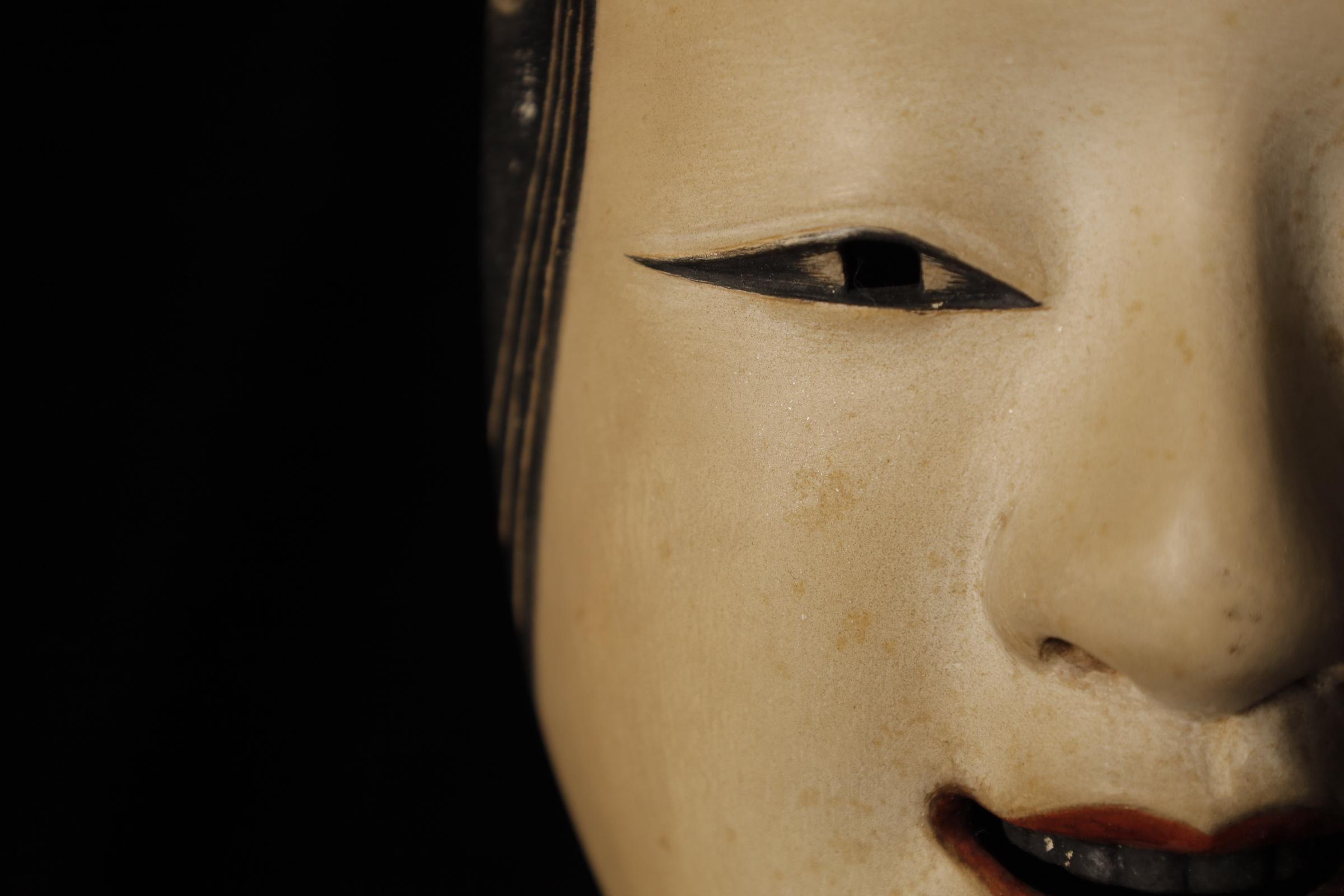 Giapponese Maschera Noh giapponese WAKA WAKA (増女). Attribuito a Takada Fuki (高田 冨季, 1935-2008) in vendita