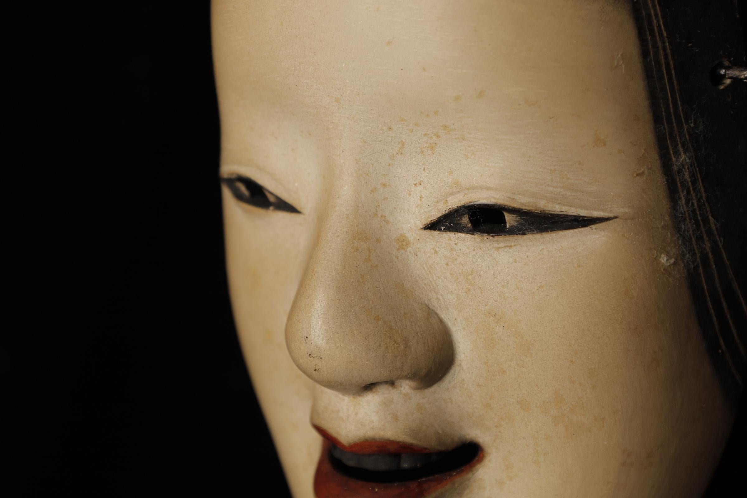 XX secolo Maschera Noh giapponese WAKA WAKA (増女). Attribuito a Takada Fuki (高田 冨季, 1935-2008) in vendita
