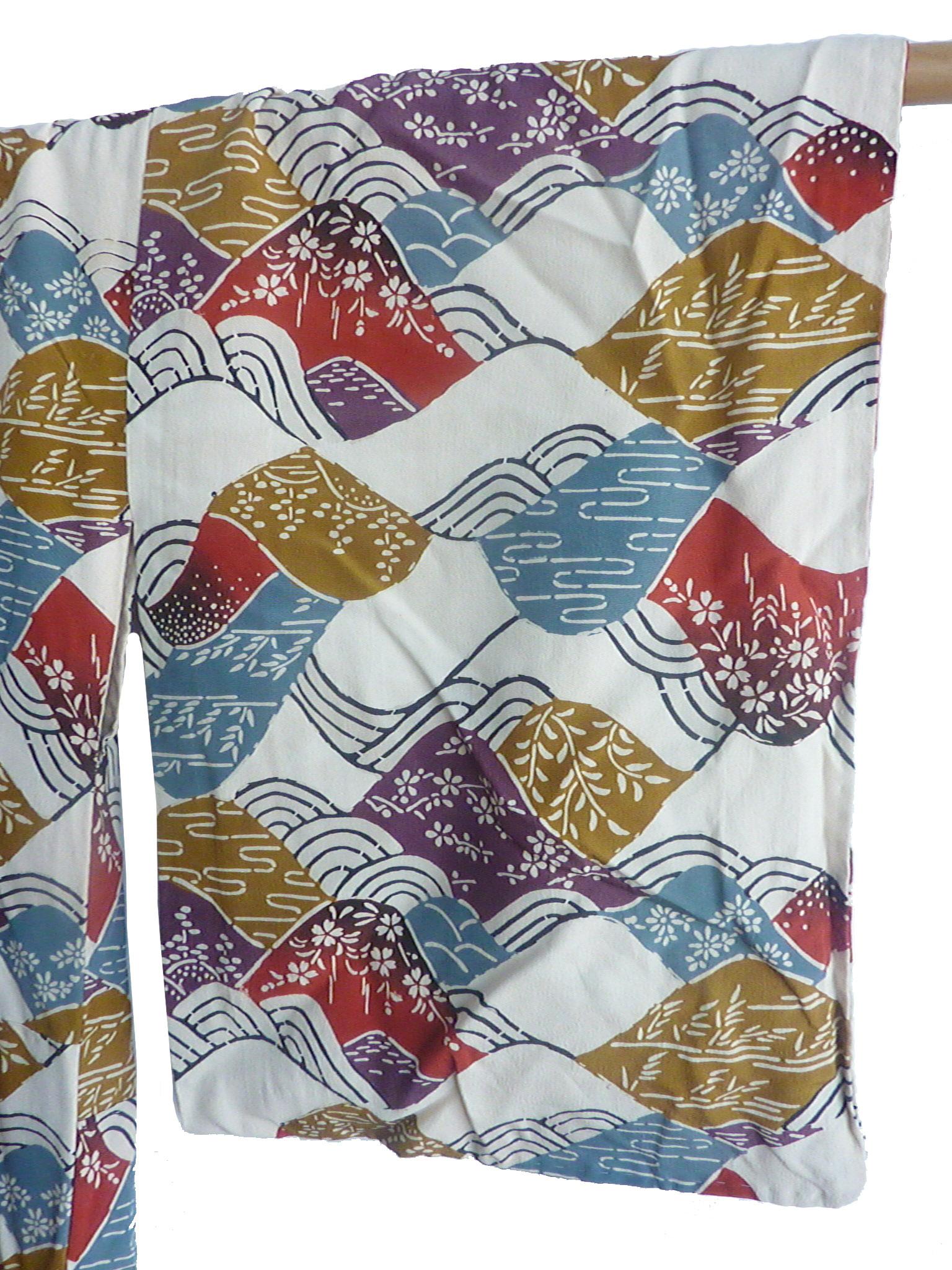 Japanese Wave print vintage silk Furisode Kimono In Good Condition For Sale In Boston, MA