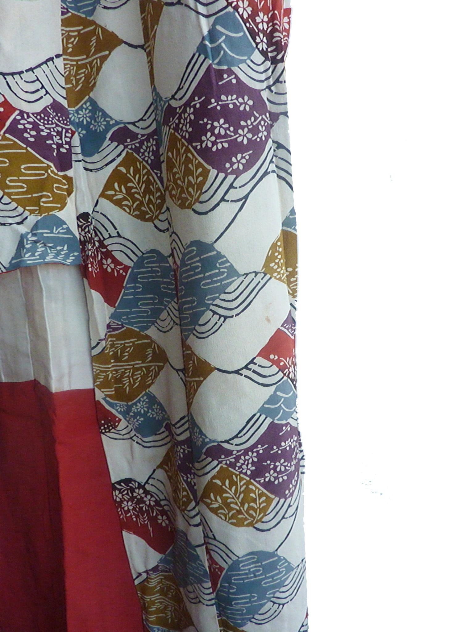Kimono en soie vintage Furisode à imprimé vague japonais en vente 3