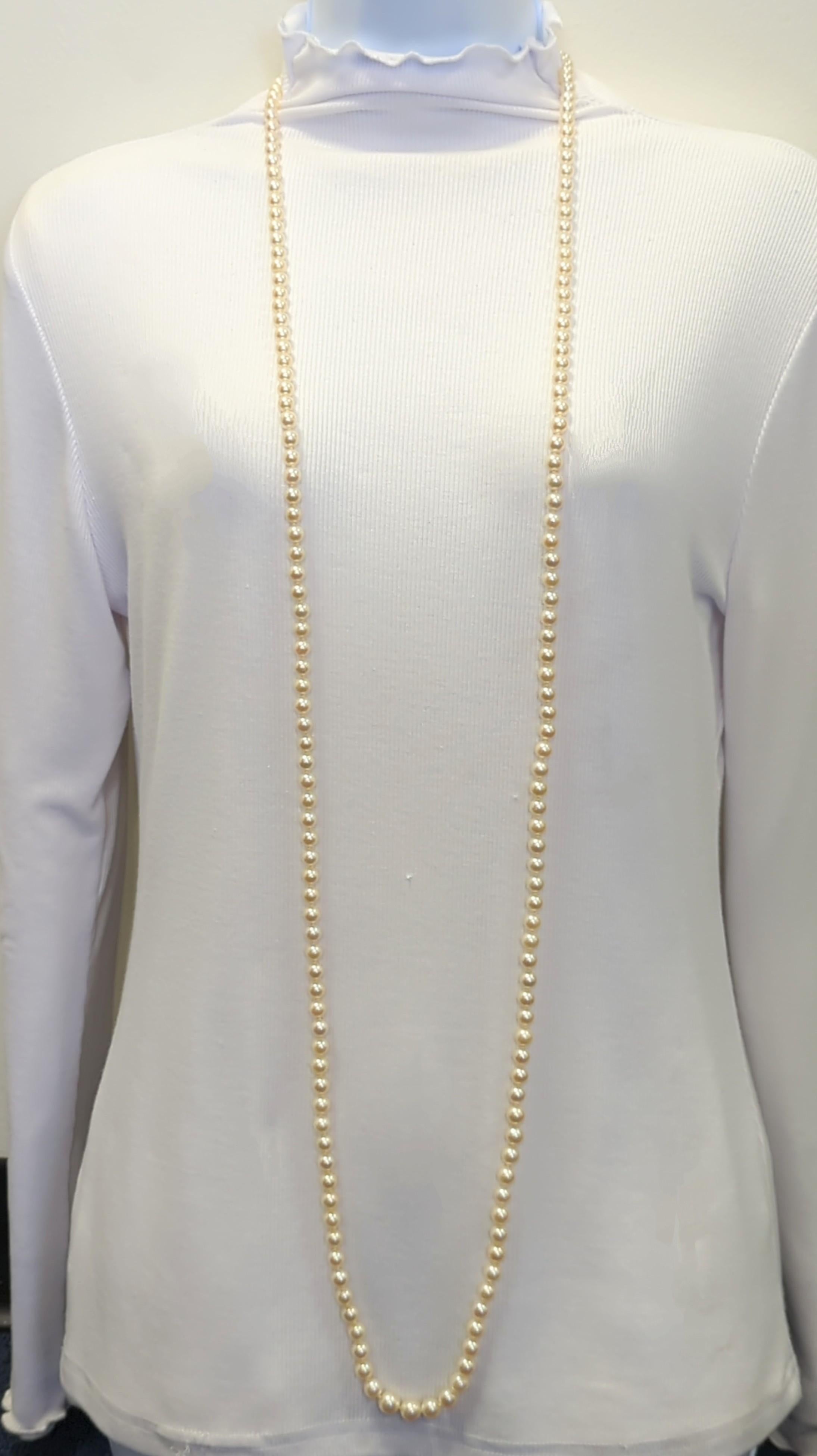 Japanese White Akoya Pearl and White Diamond Long Necklace in 18K Yellow Gold In New Condition For Sale In Los Angeles, CA