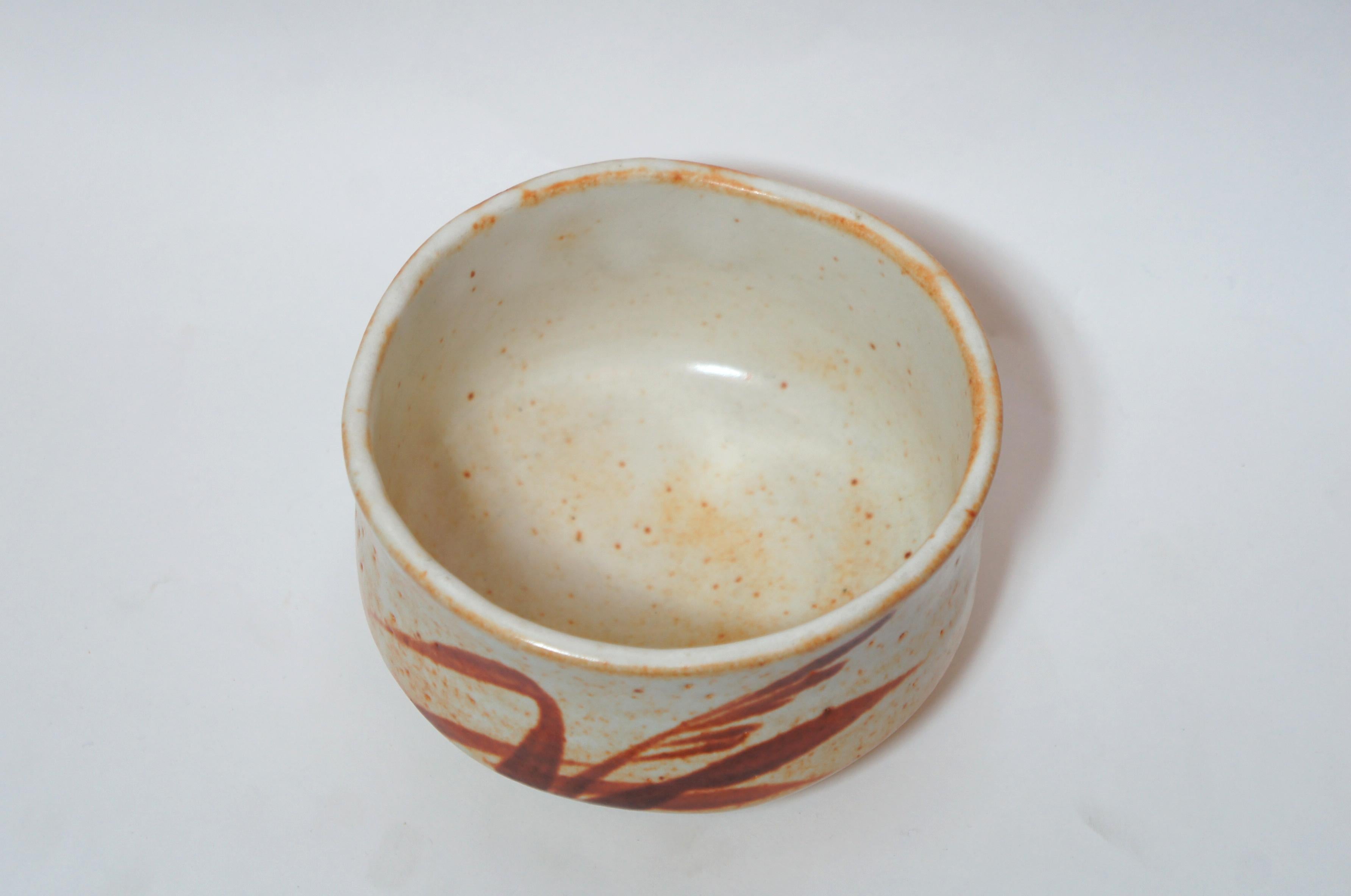 Japanese White and Orange Natural Glaze Shino Ware Ceremonial Tea Bowl, 1950s For Sale 3