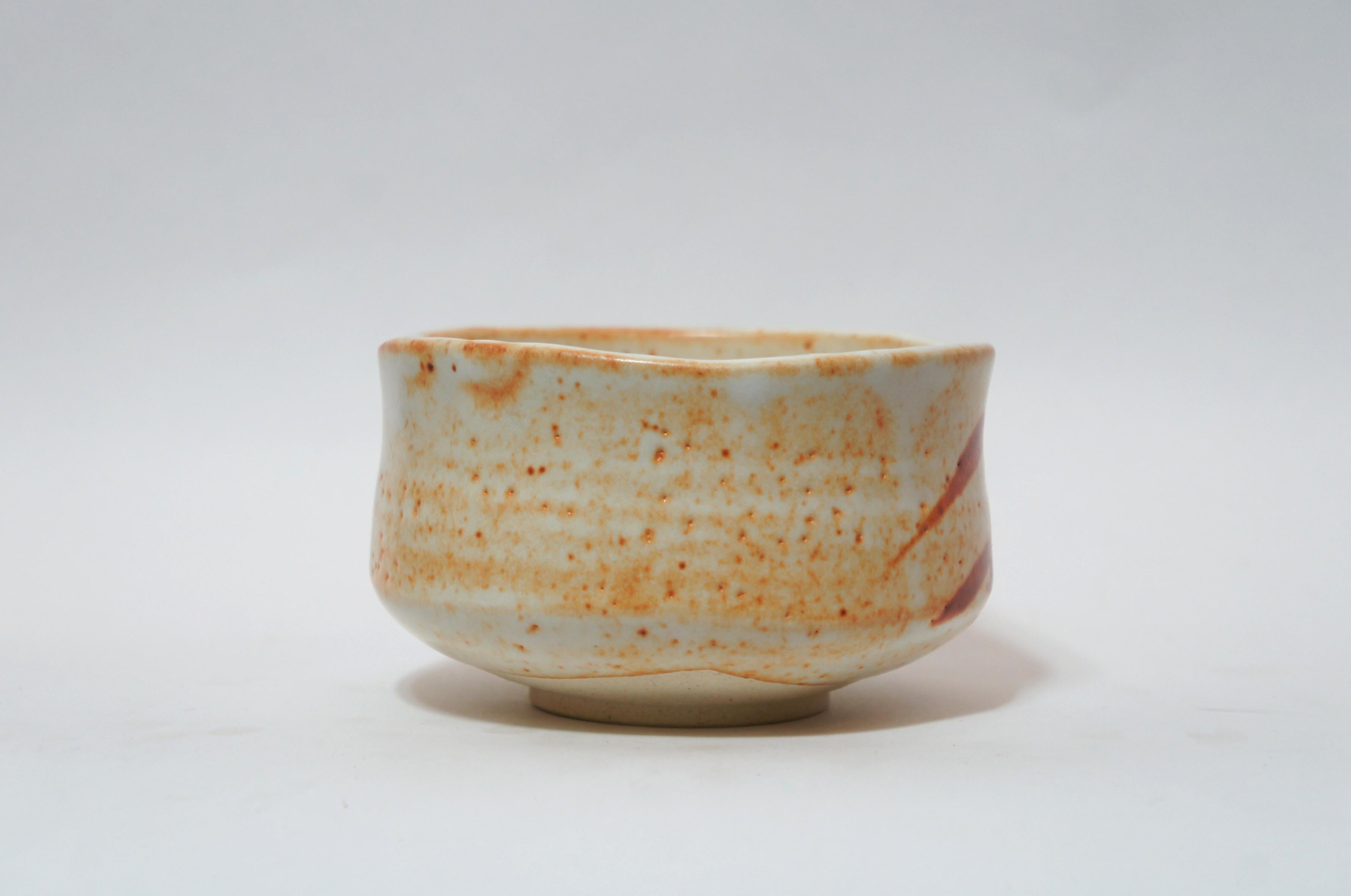 20th Century Japanese White and Orange Natural Glaze Shino Ware Ceremonial Tea Bowl, 1950s For Sale