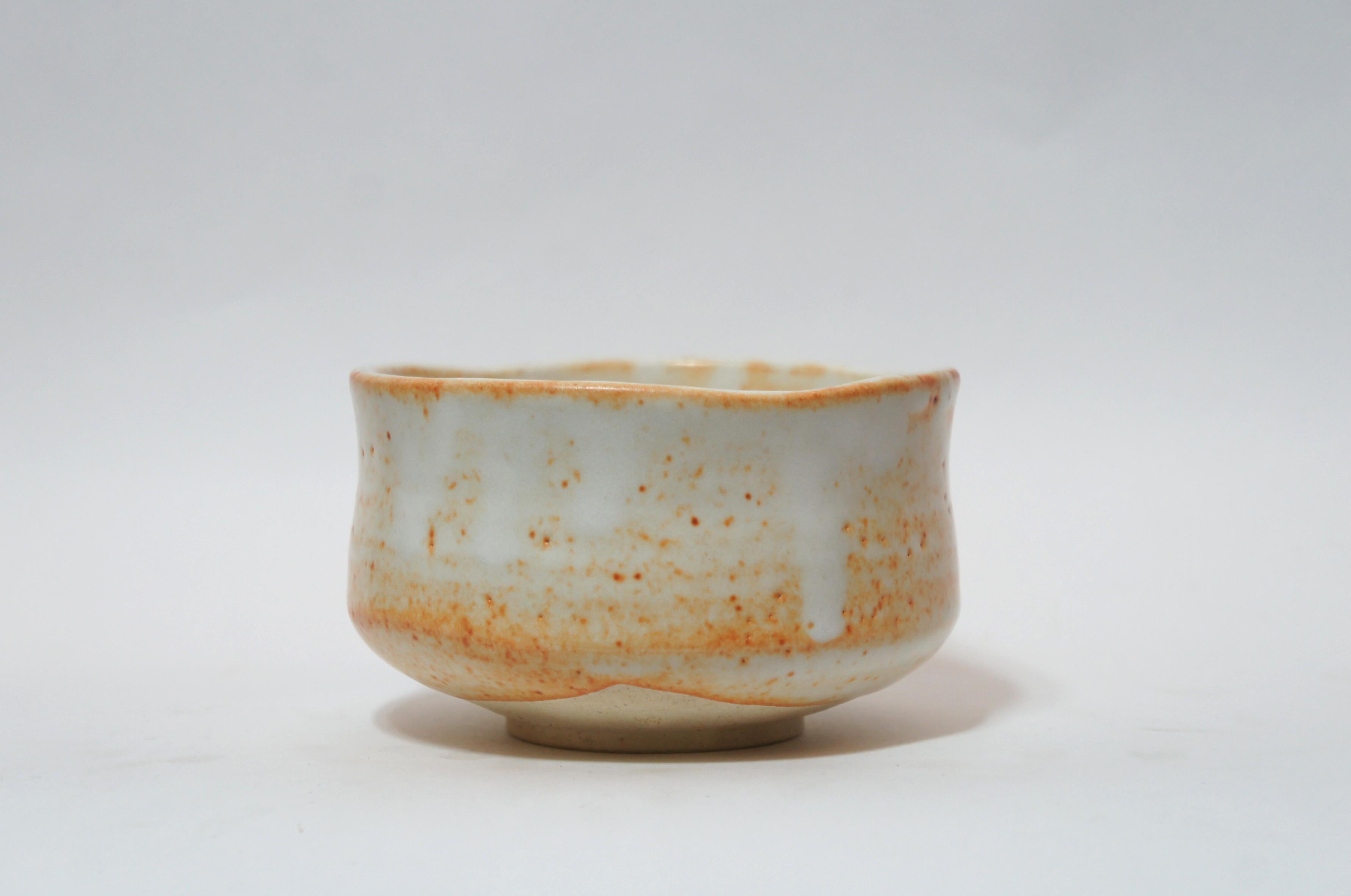 Ceramic Japanese White and Orange Natural Glaze Shino Ware Ceremonial Tea Bowl, 1950s For Sale