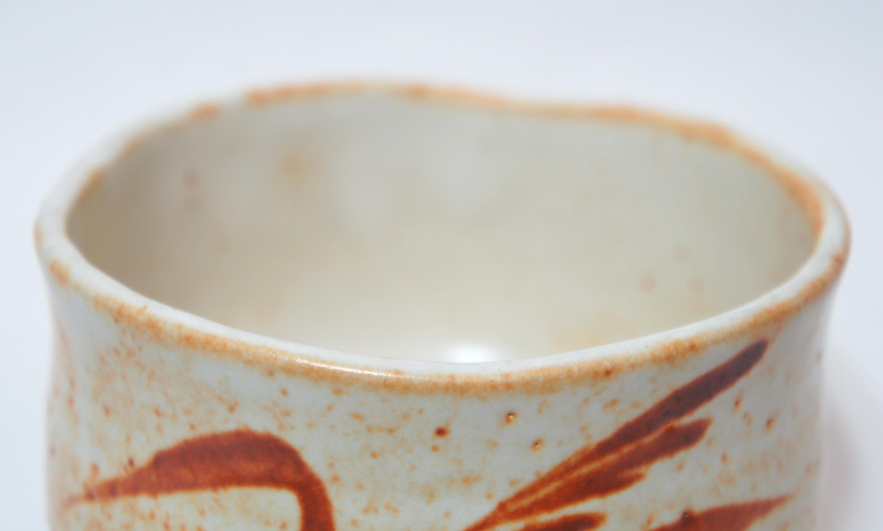 Japanese White and Orange Natural Glaze Shino Ware Ceremonial Tea Bowl, 1950s For Sale 1