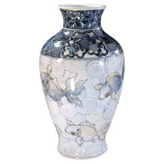 Vaso giapponese in porcellana bianca, blu e oro di un maestro contemporaneo, 3