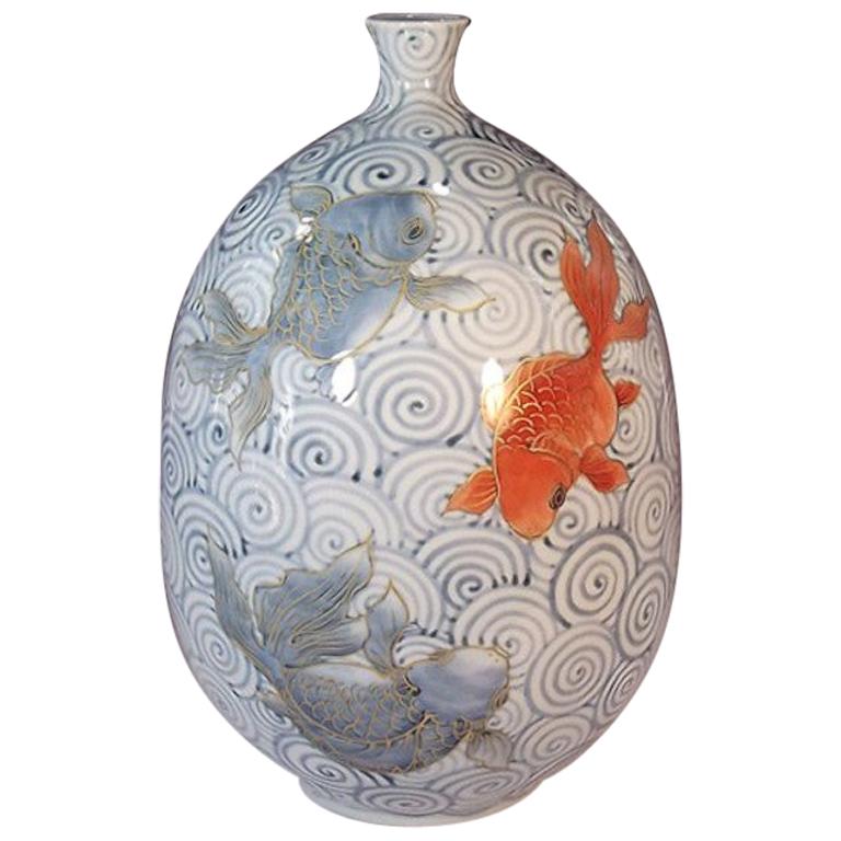 Vase japonais contemporain en porcelaine blanc, bleu, rouge et or par un maître artiste, 2