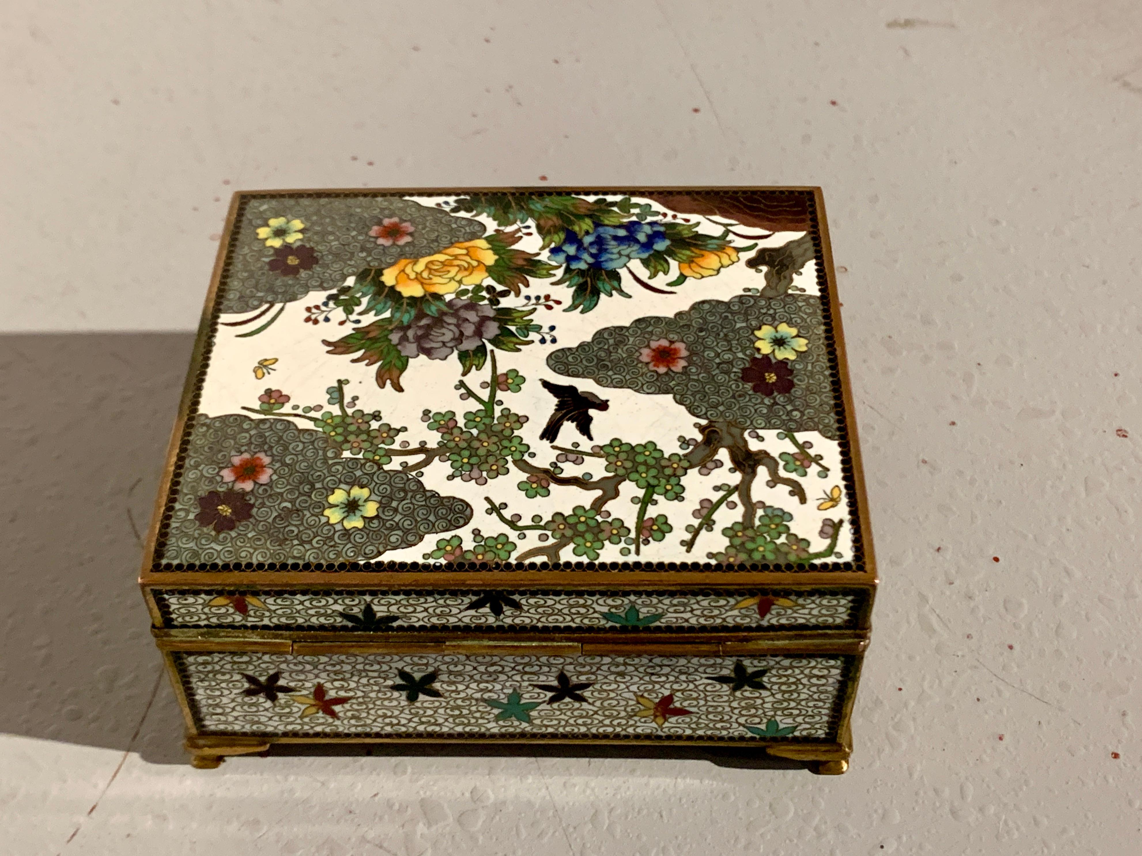 Cloissoné Japanese White Cloisonne Box, Meiji Period, circa 1910, Japan