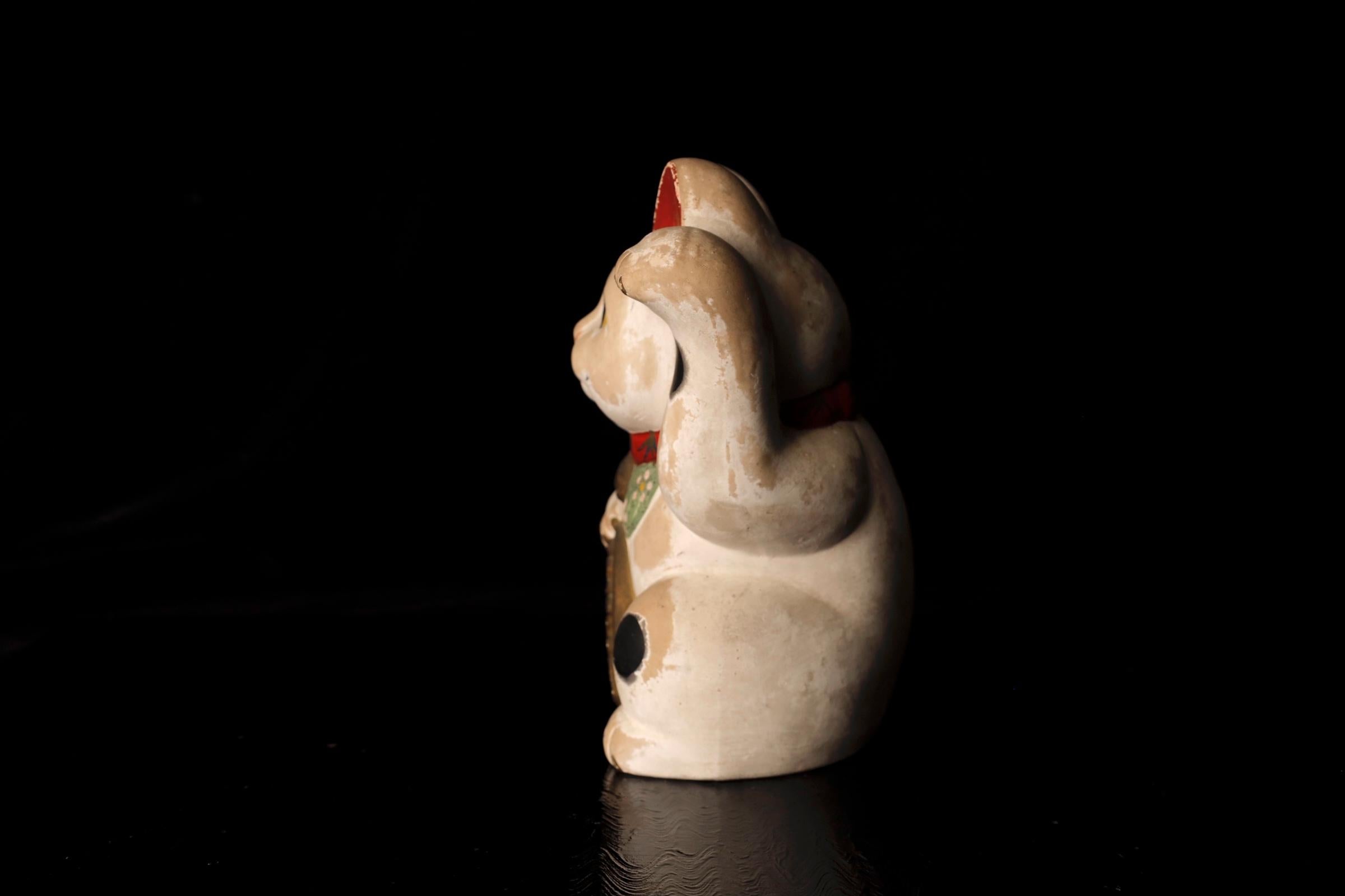 Ceramica Giapponese  Gatto Maneki neko bianco Oggetto periodo Edo in vendita